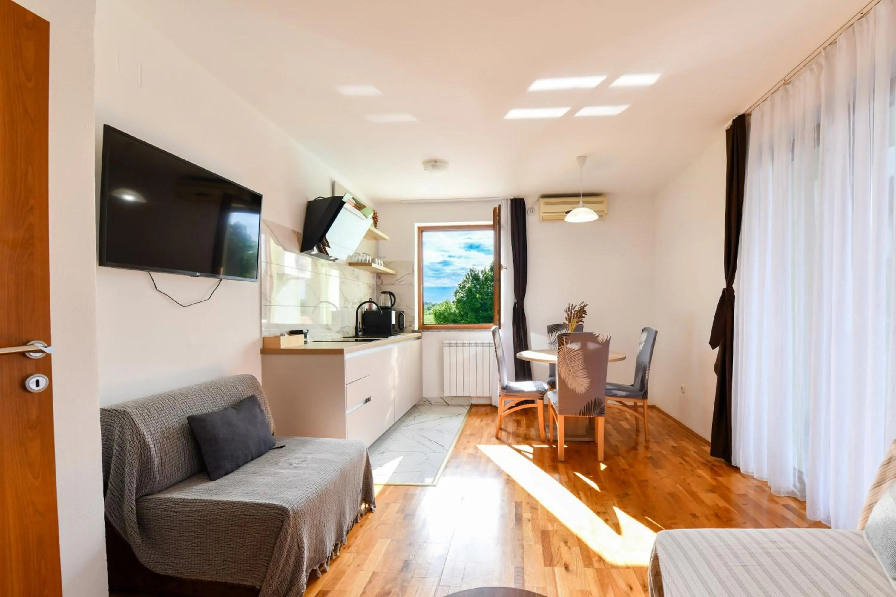 TV and multimedia in Pansion Villa Cancar