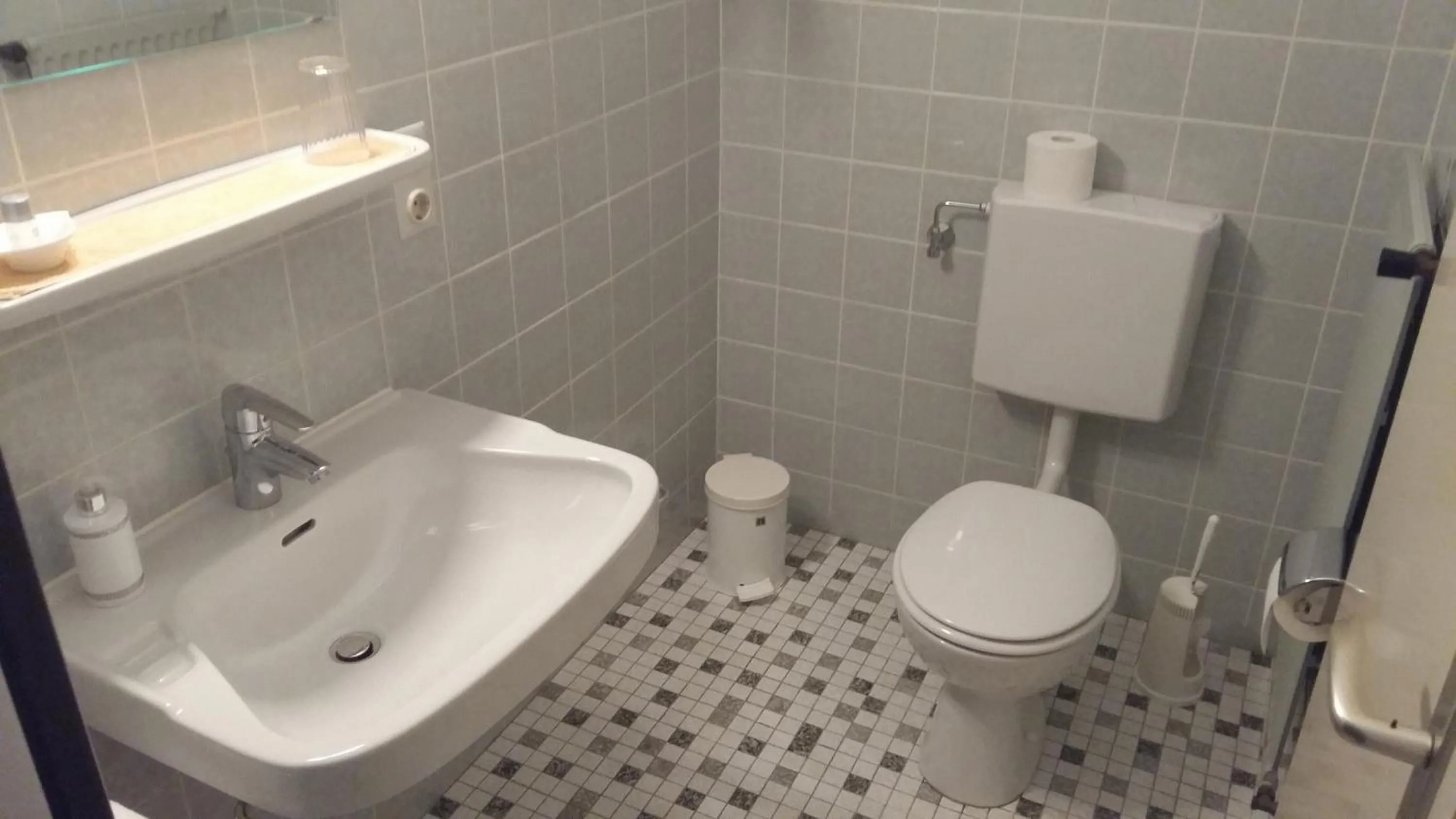 Bathroom in Landgasthof Grüner Baum