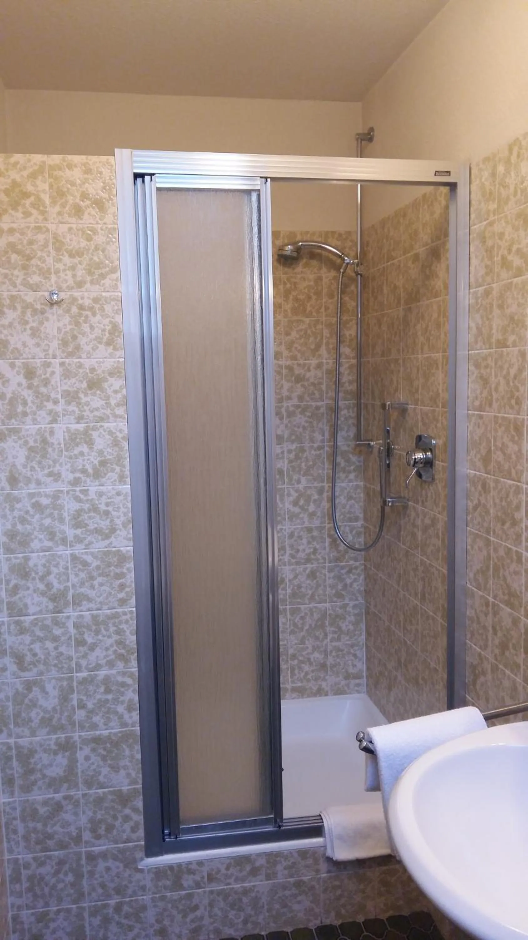 Shower in Landgasthof Grüner Baum