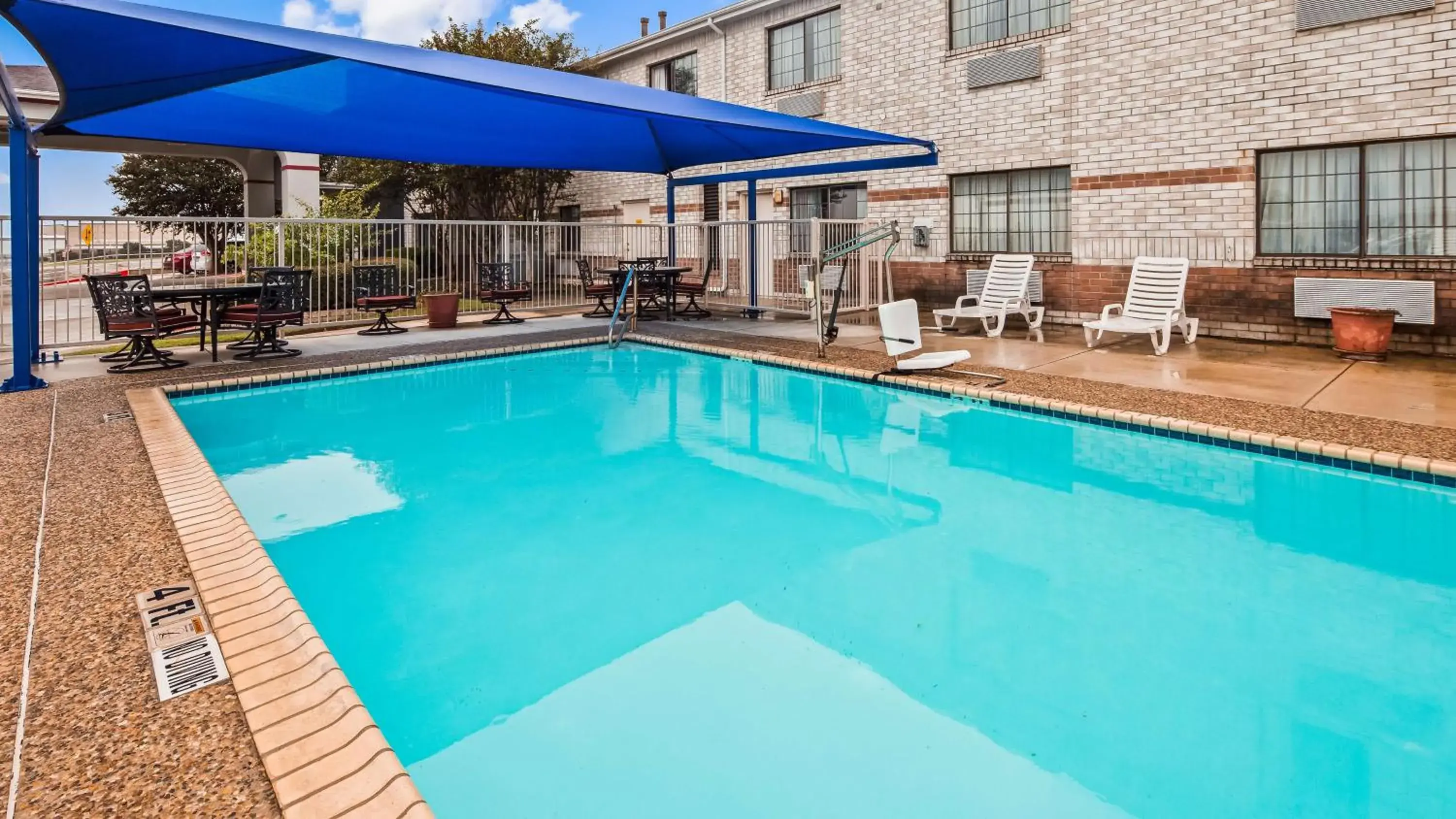 Pool view in SureStay Plus by Best Western San Antonio Airport Pool view in SureStay Plus by Best Western San Antonio Airport