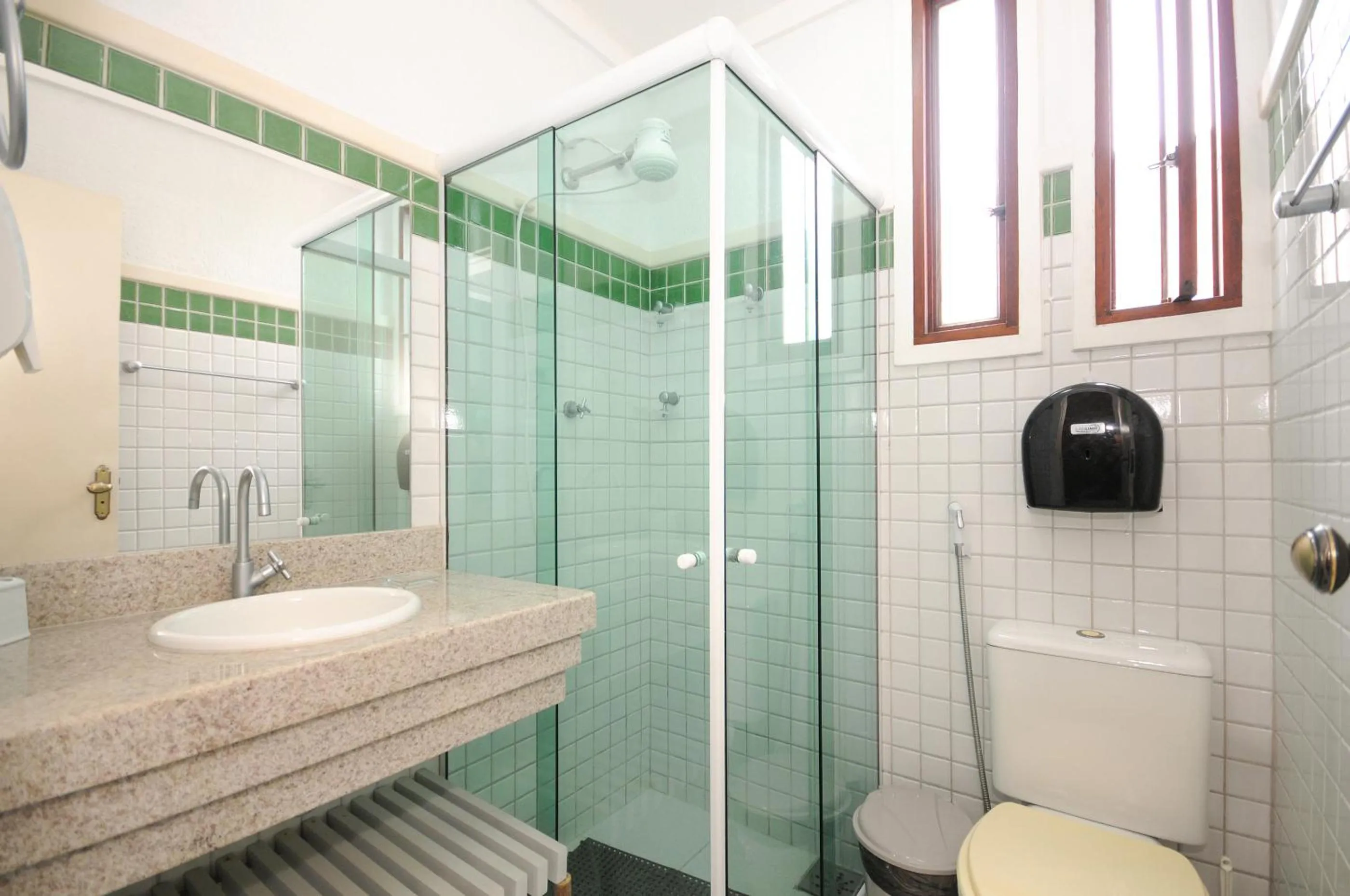 Bathroom in Che Lagarto Hostel Búzios