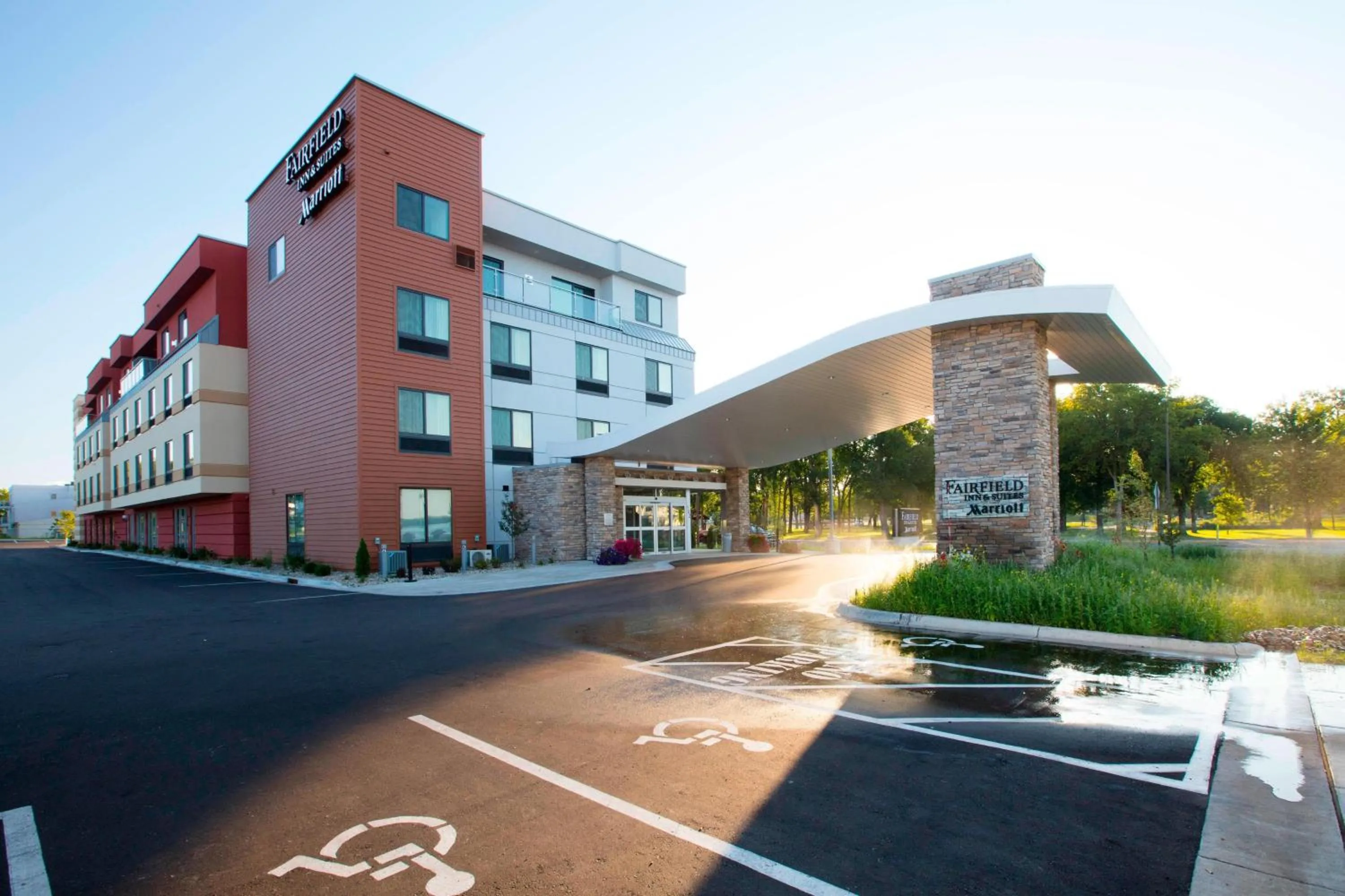 Property building in Fairfield Inn & Suites by Marriott Detroit Lakes