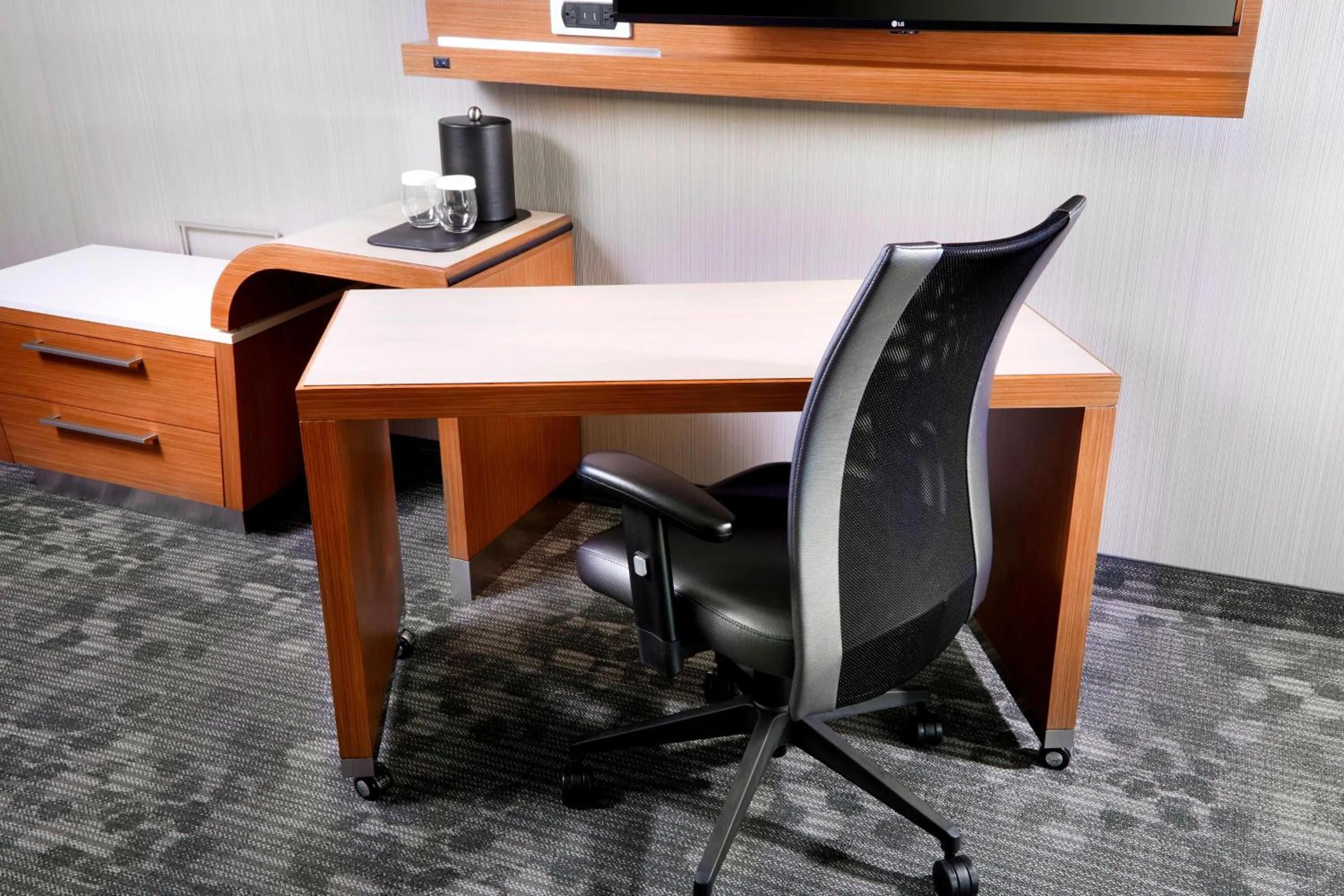 Photo of the whole room in Courtyard by Marriott Houston Intercontinental Airport