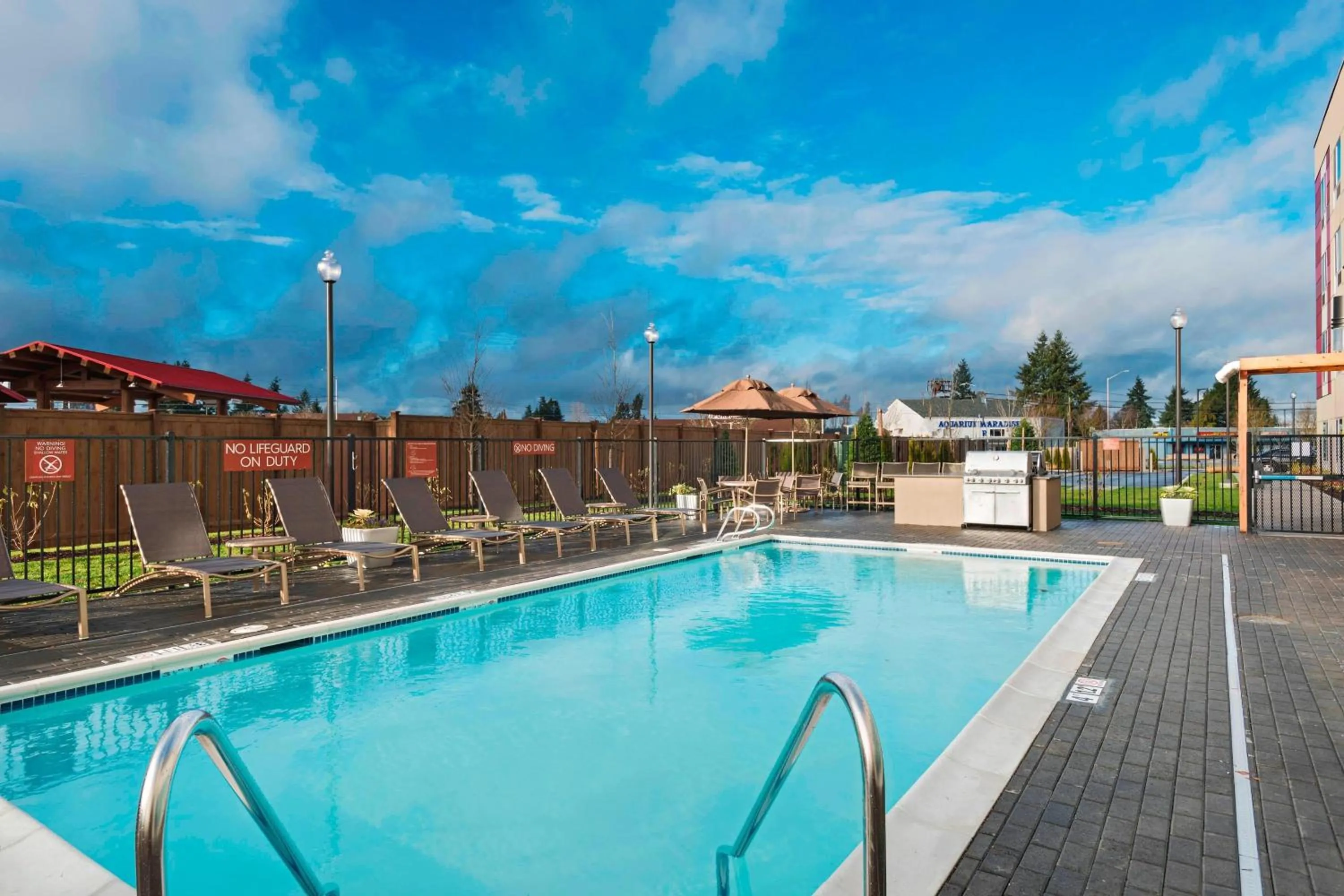 Swimming pool in TownePlace Suites by Marriott Tacoma Lakewood