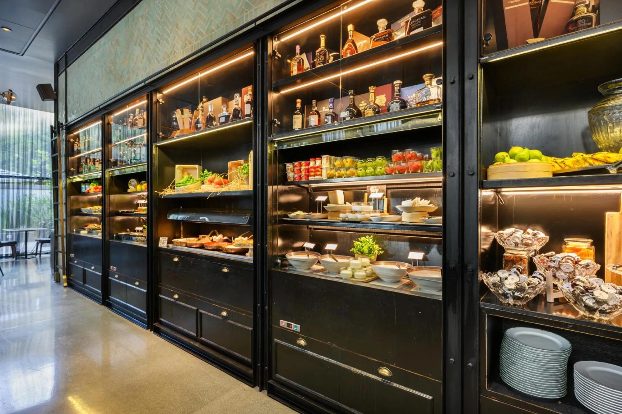 Food and drinks in Publica Isrotel, Autograph Collection