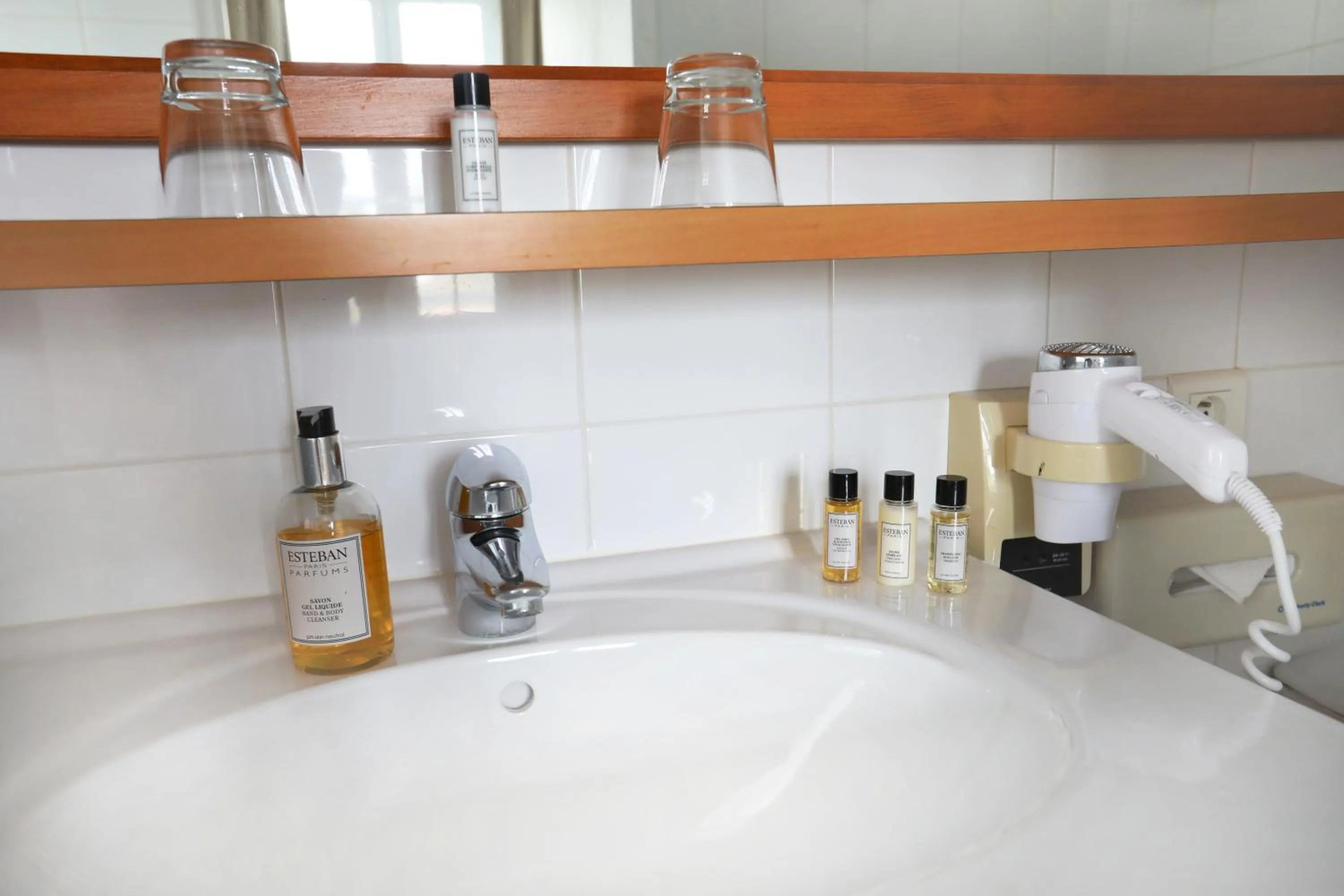 Bathroom in Hôtel Villa Flornoy Pornichet Baie de la Baule