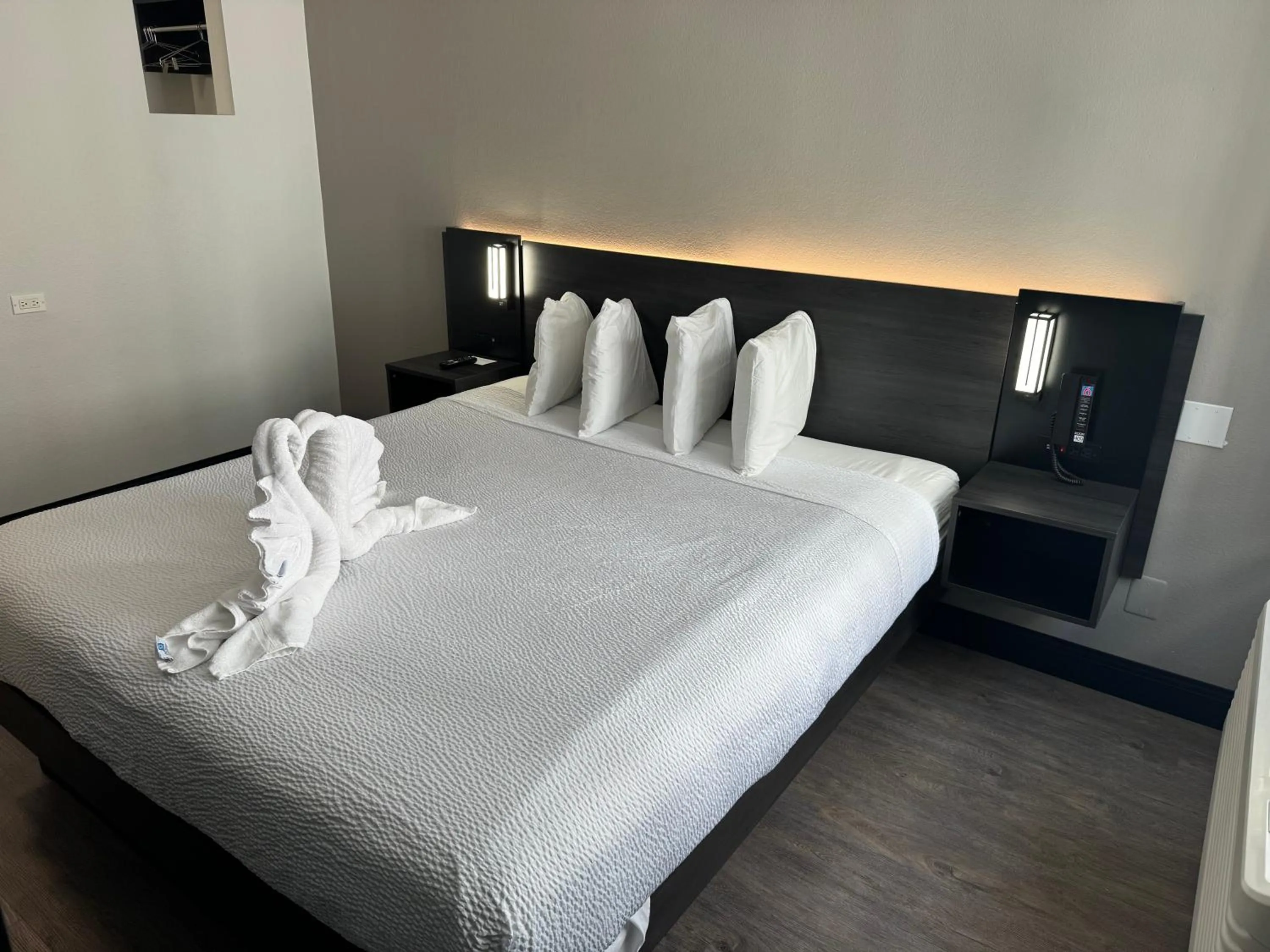 Bed in Motel 6 Hollywood