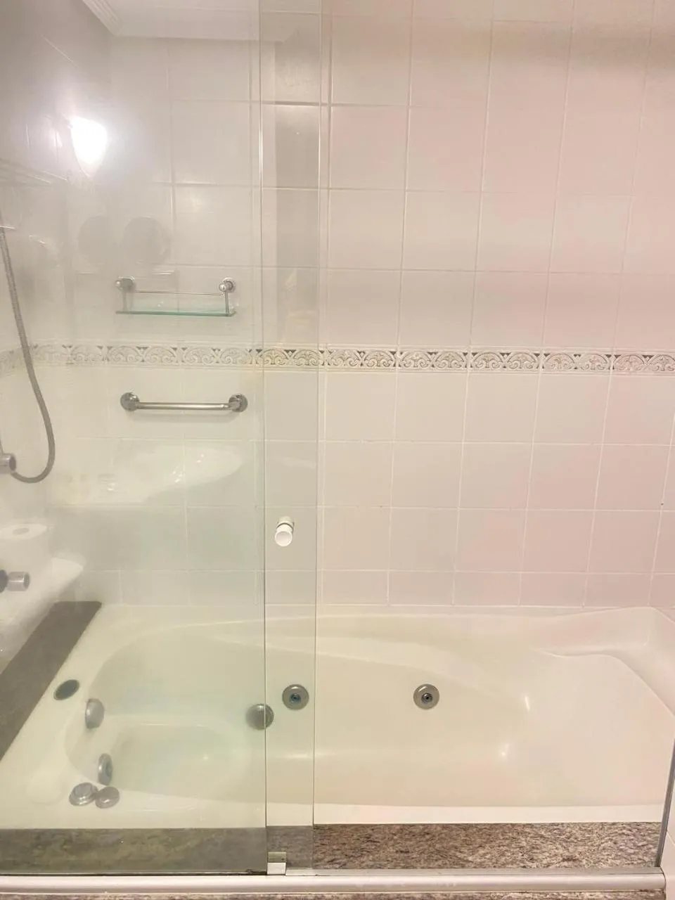 Bath in Hotel Pousada Le Chateau