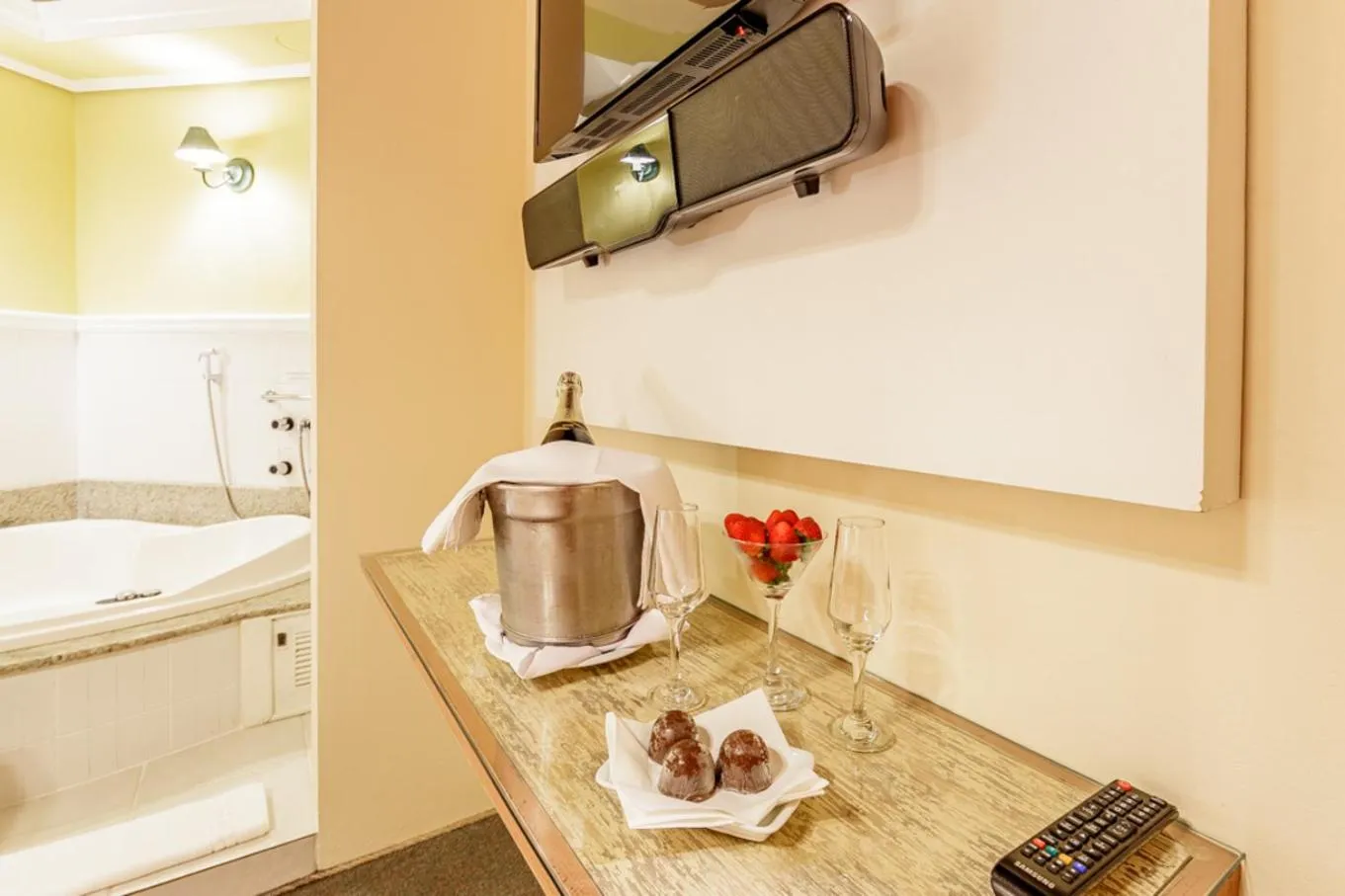 Bath in Hotel Pousada Le Chateau