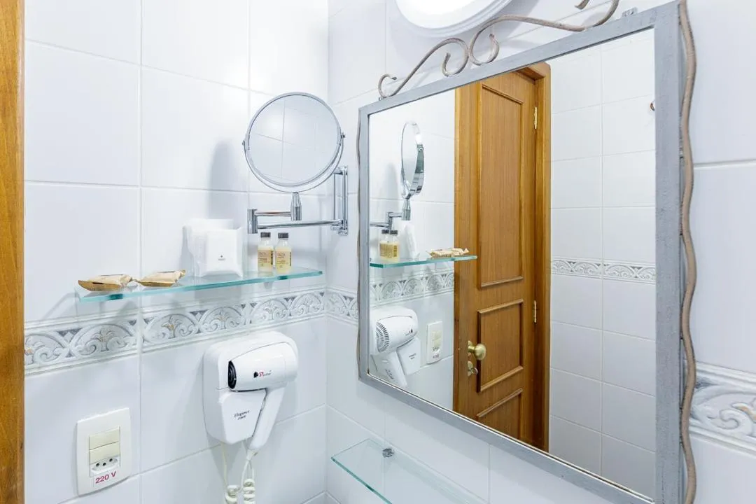 Bathroom in Hotel Pousada Le Chateau