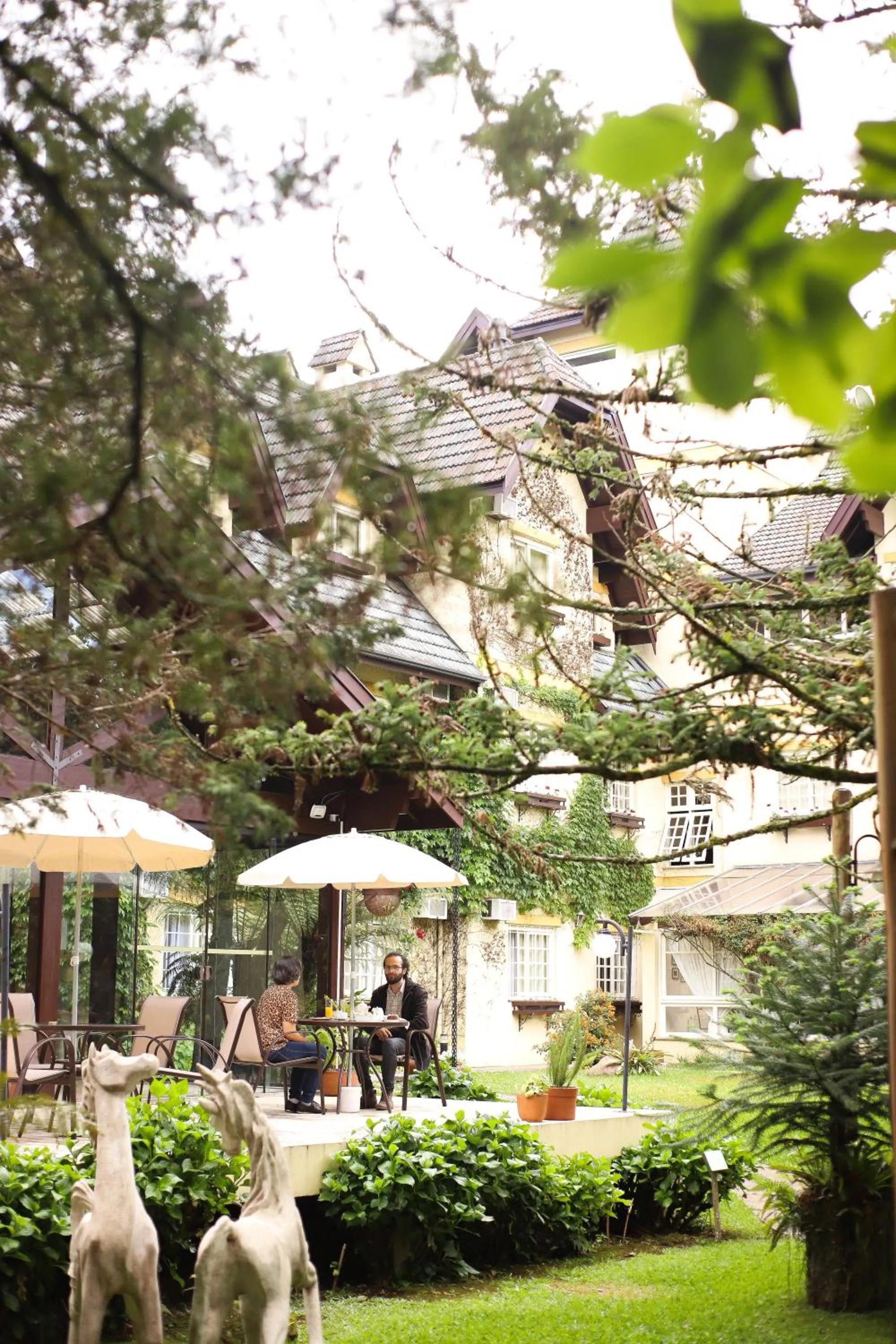 Property building in Hotel Pousada Le Chateau