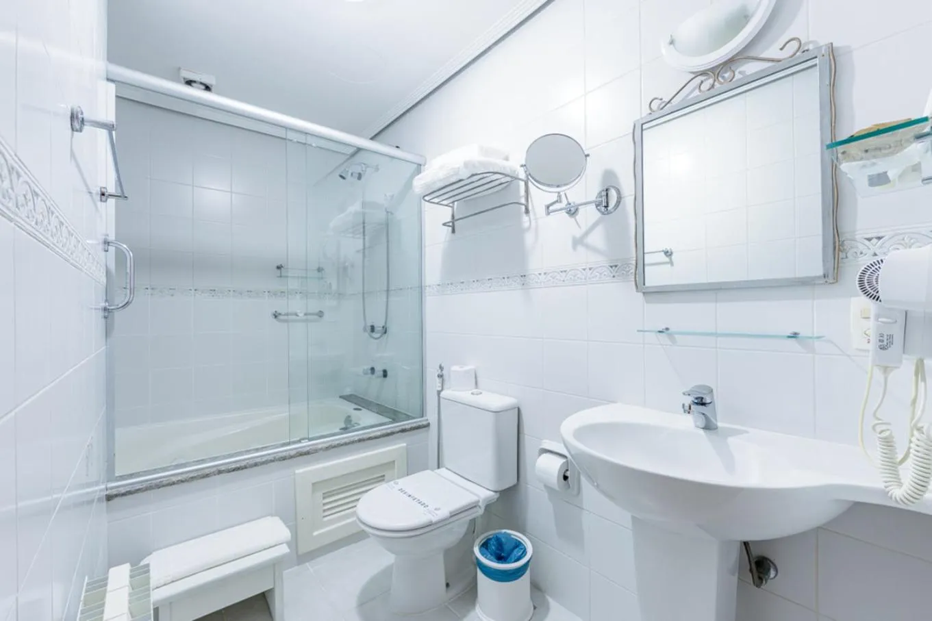 Shower in Hotel Pousada Le Chateau