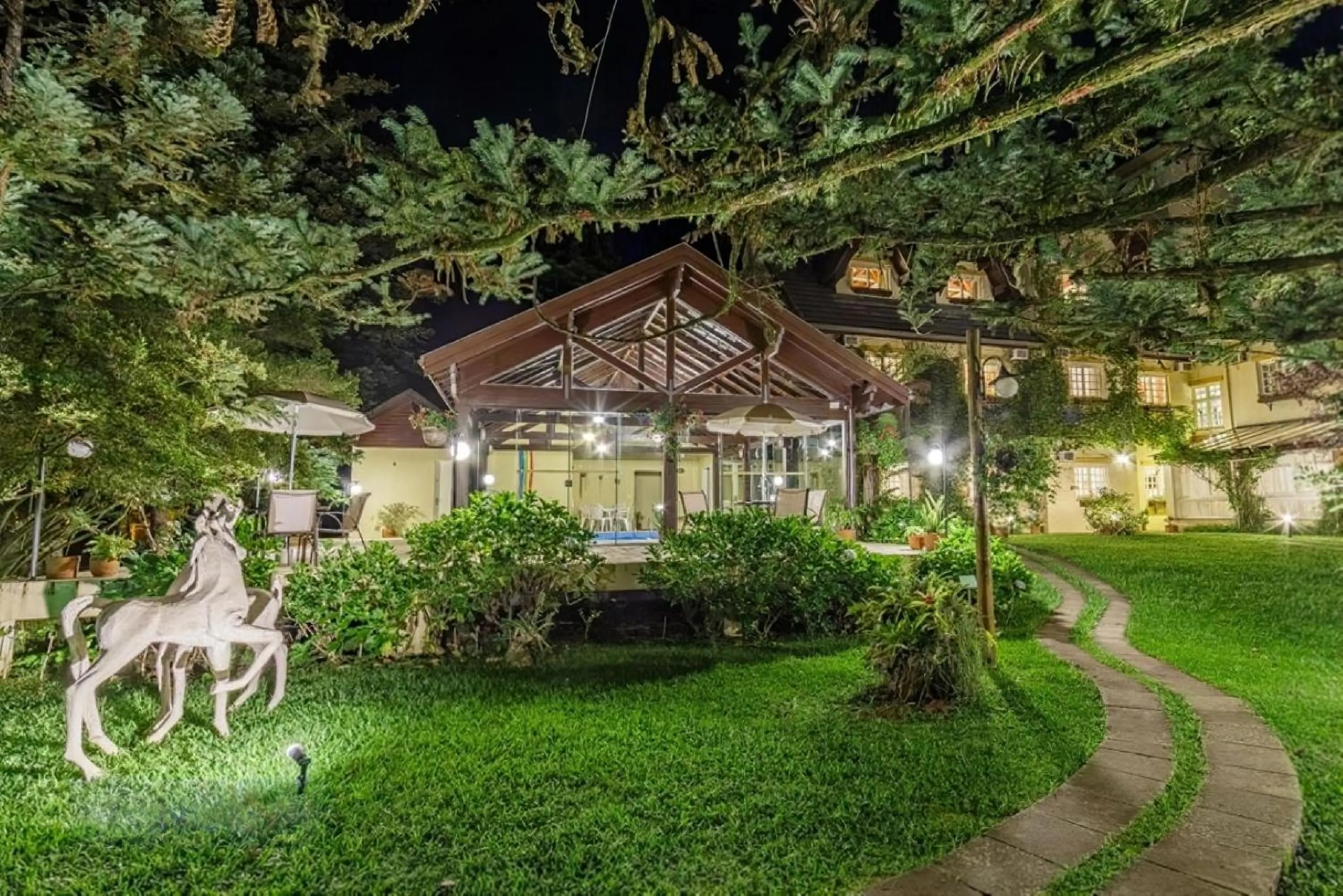 Garden in Hotel Pousada Le Chateau