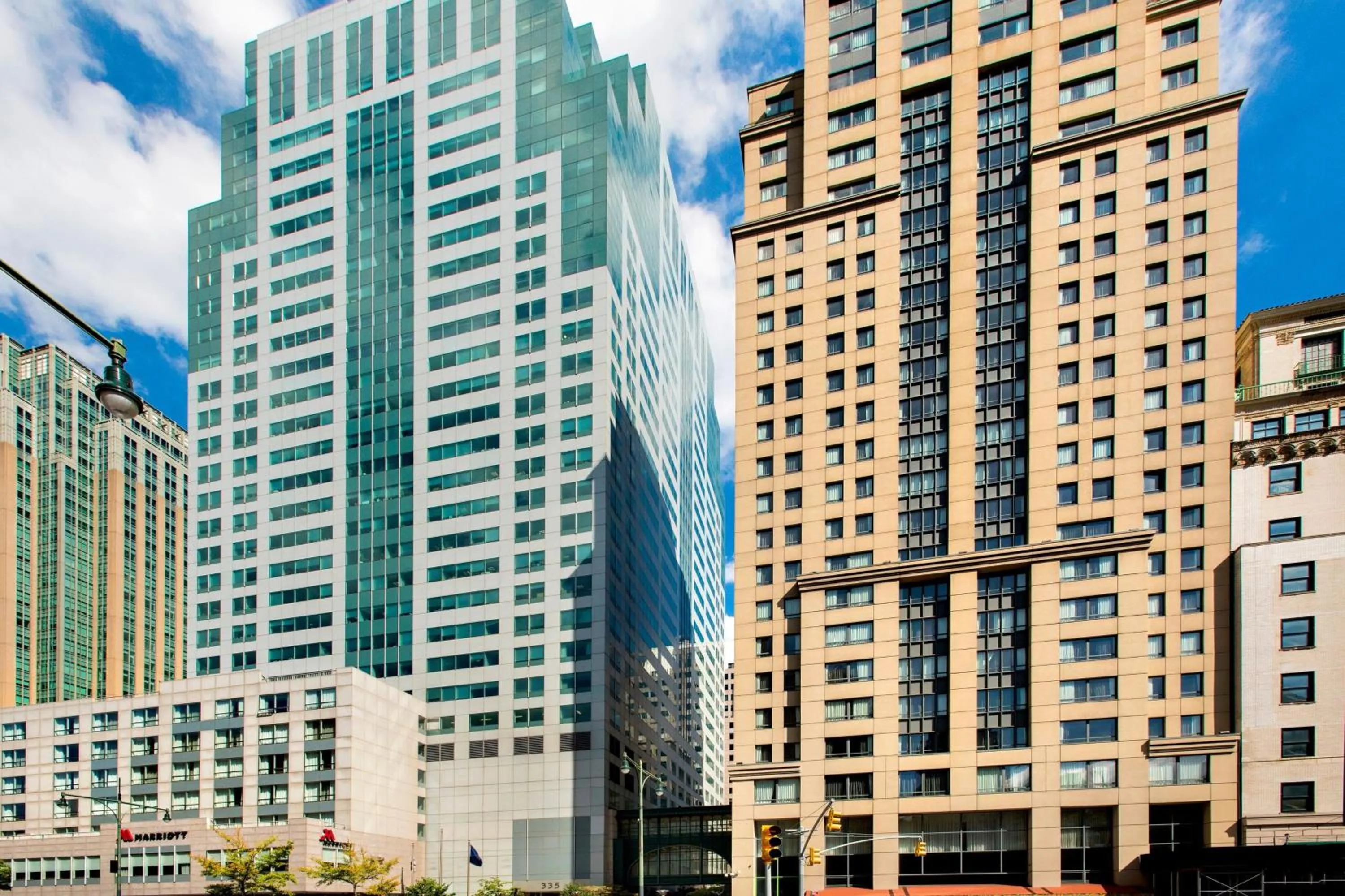 Property building in New York Marriott at the Brooklyn Bridge
