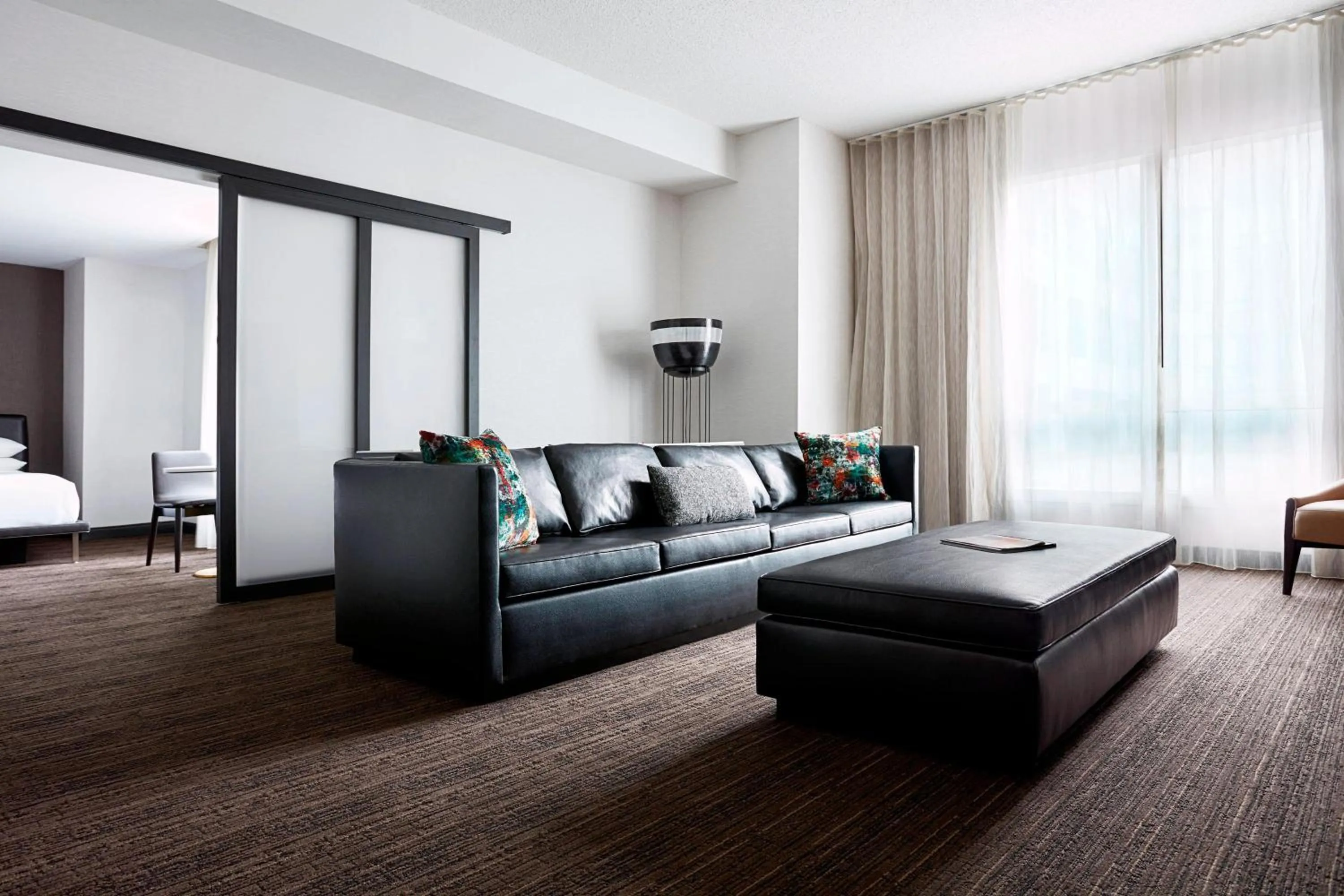 Photo of the whole room in New York Marriott at the Brooklyn Bridge