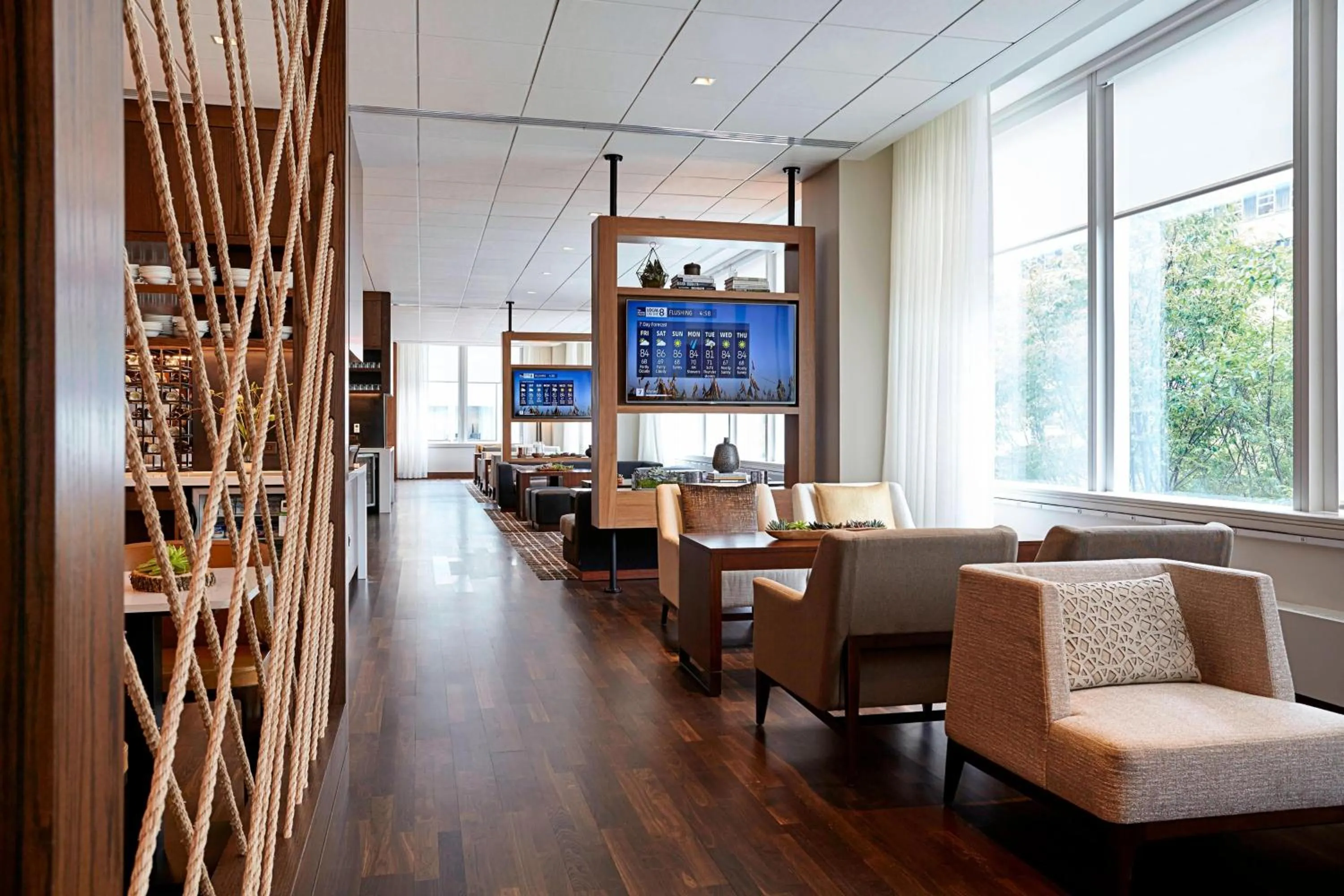 Lounge or bar in New York Marriott at the Brooklyn Bridge