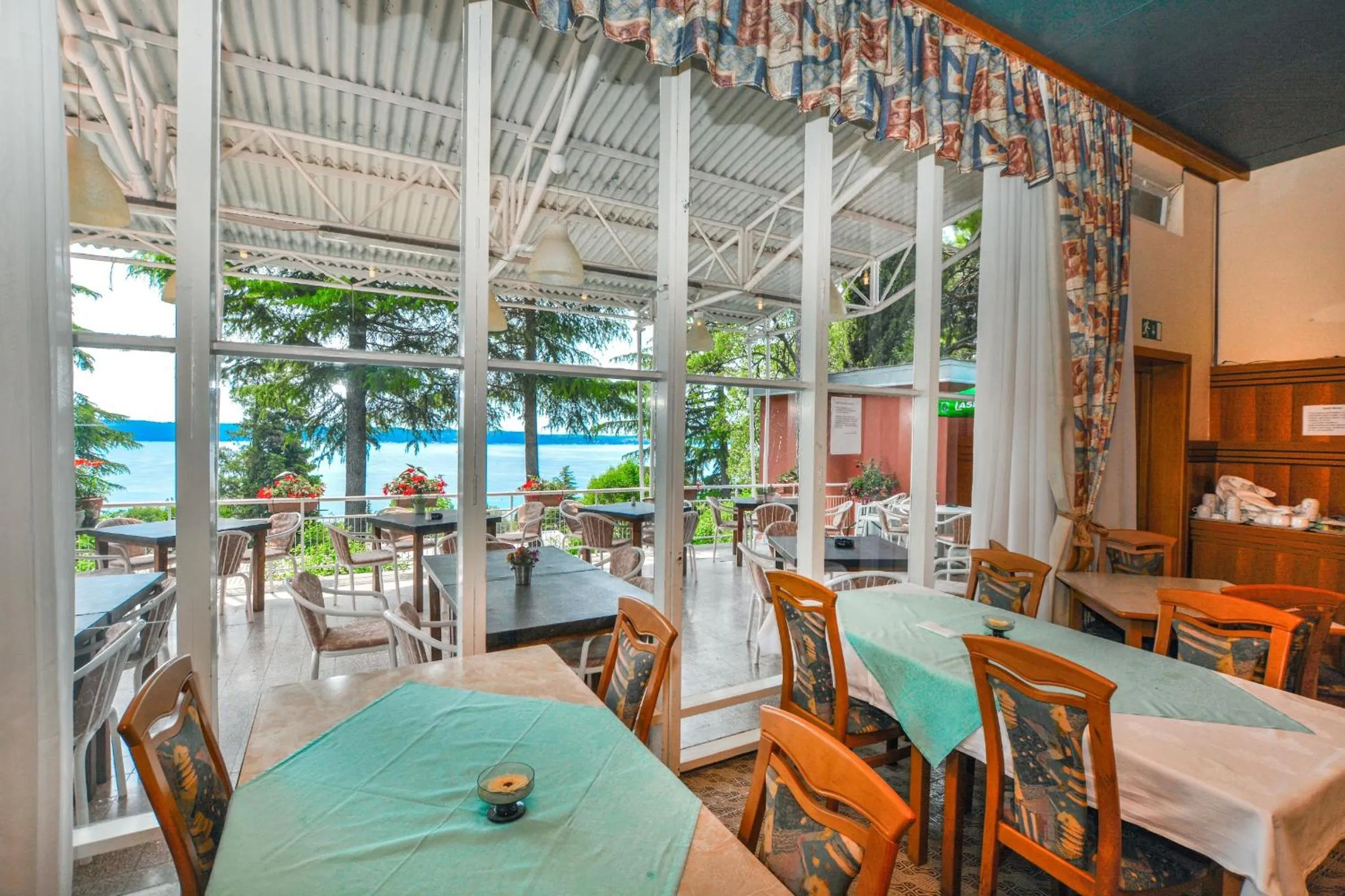Restaurant/places to eat in Maestral Residence