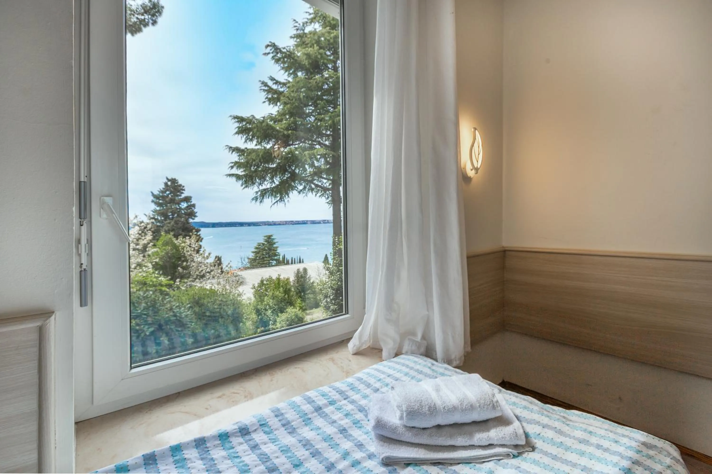 Bed in Maestral Residence