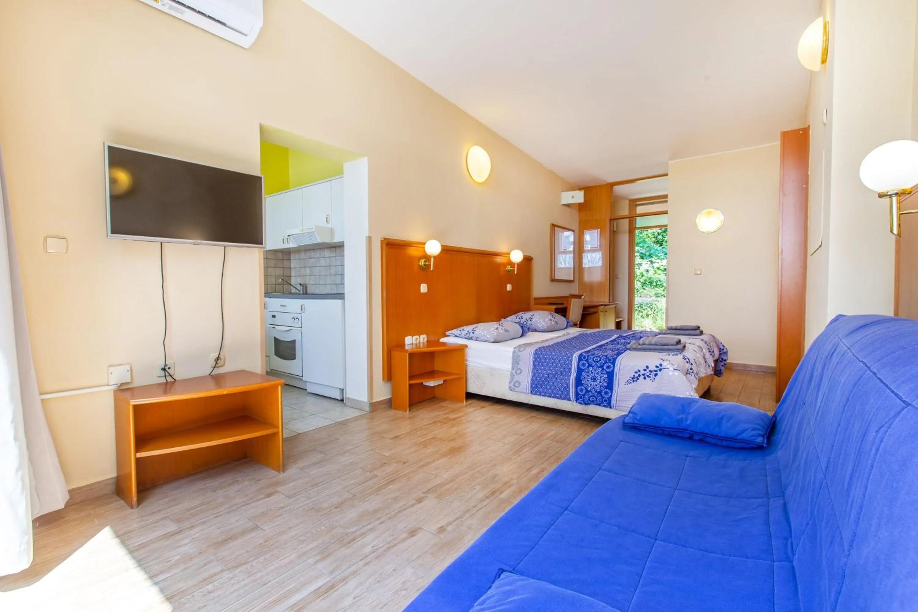 Bed in Maestral Residence