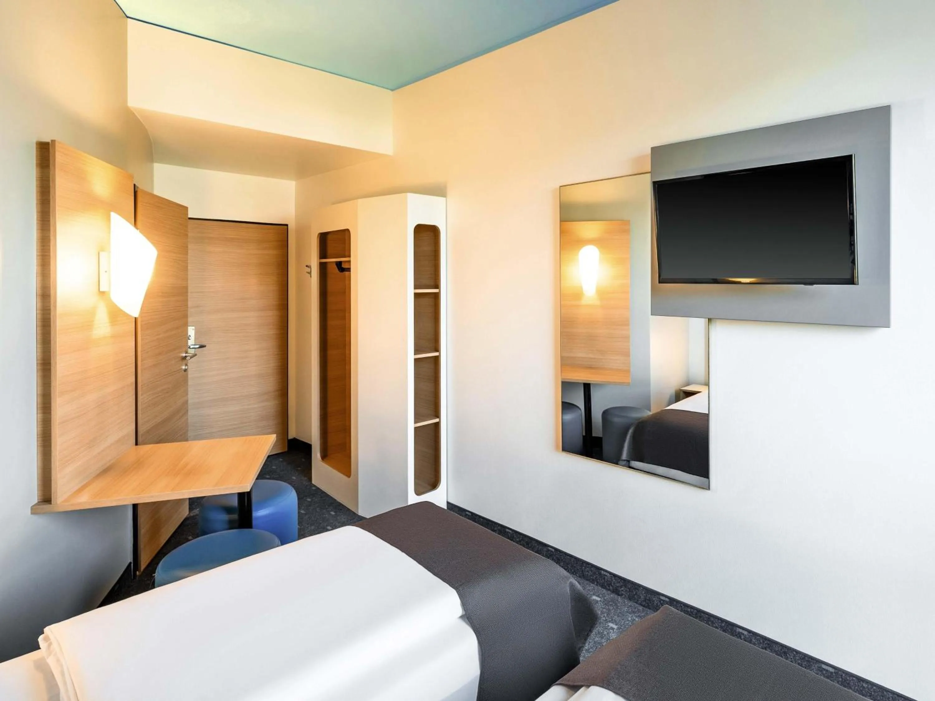 Photo of the whole room, Bed in B&B Hotel Braunschweig-City