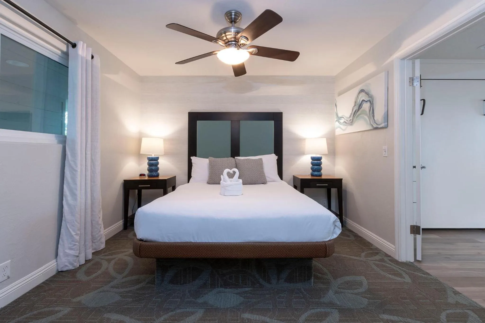 Bed in San Clemente Inn