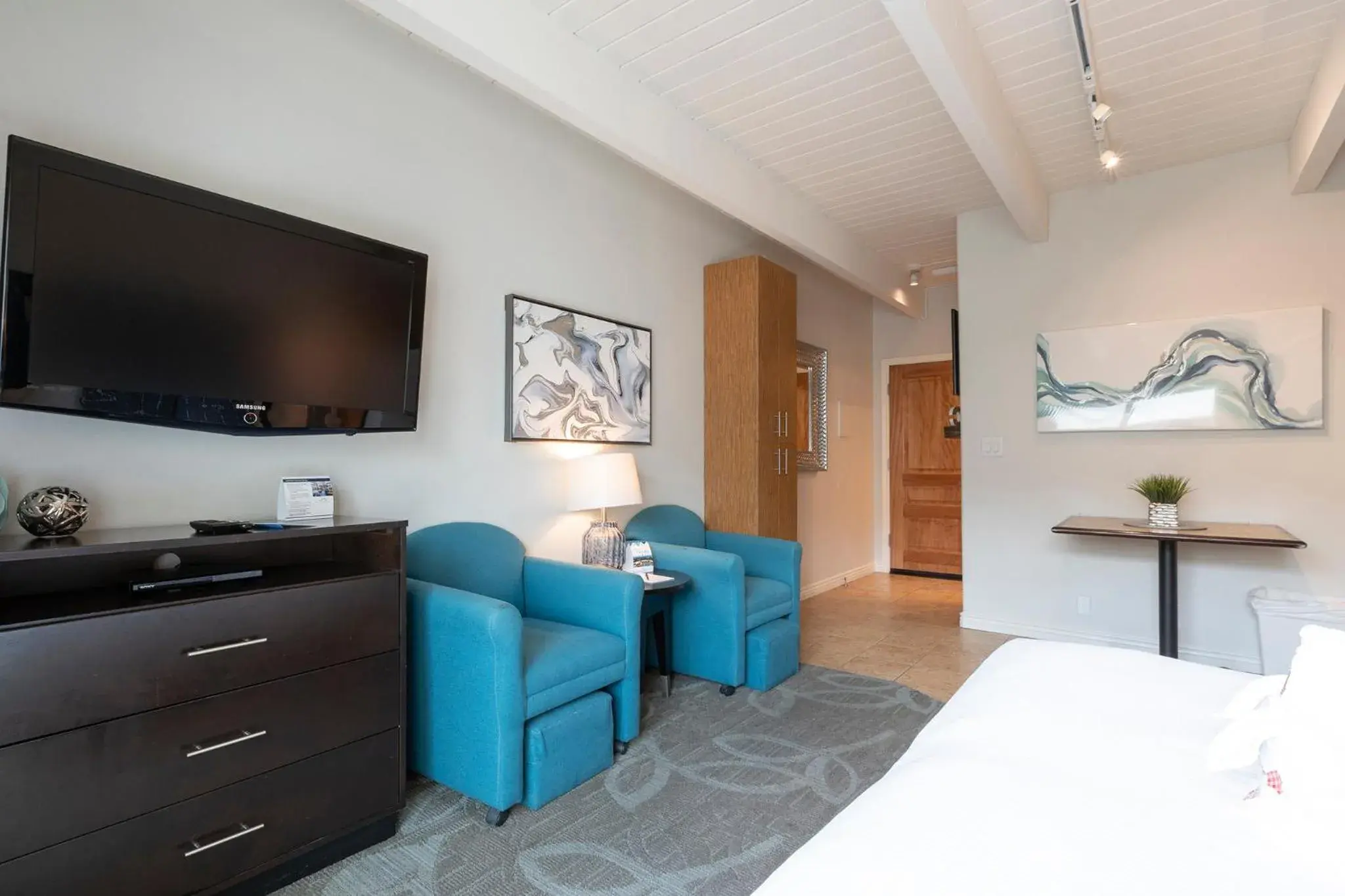 Bed in San Clemente Inn Bed in San Clemente Inn