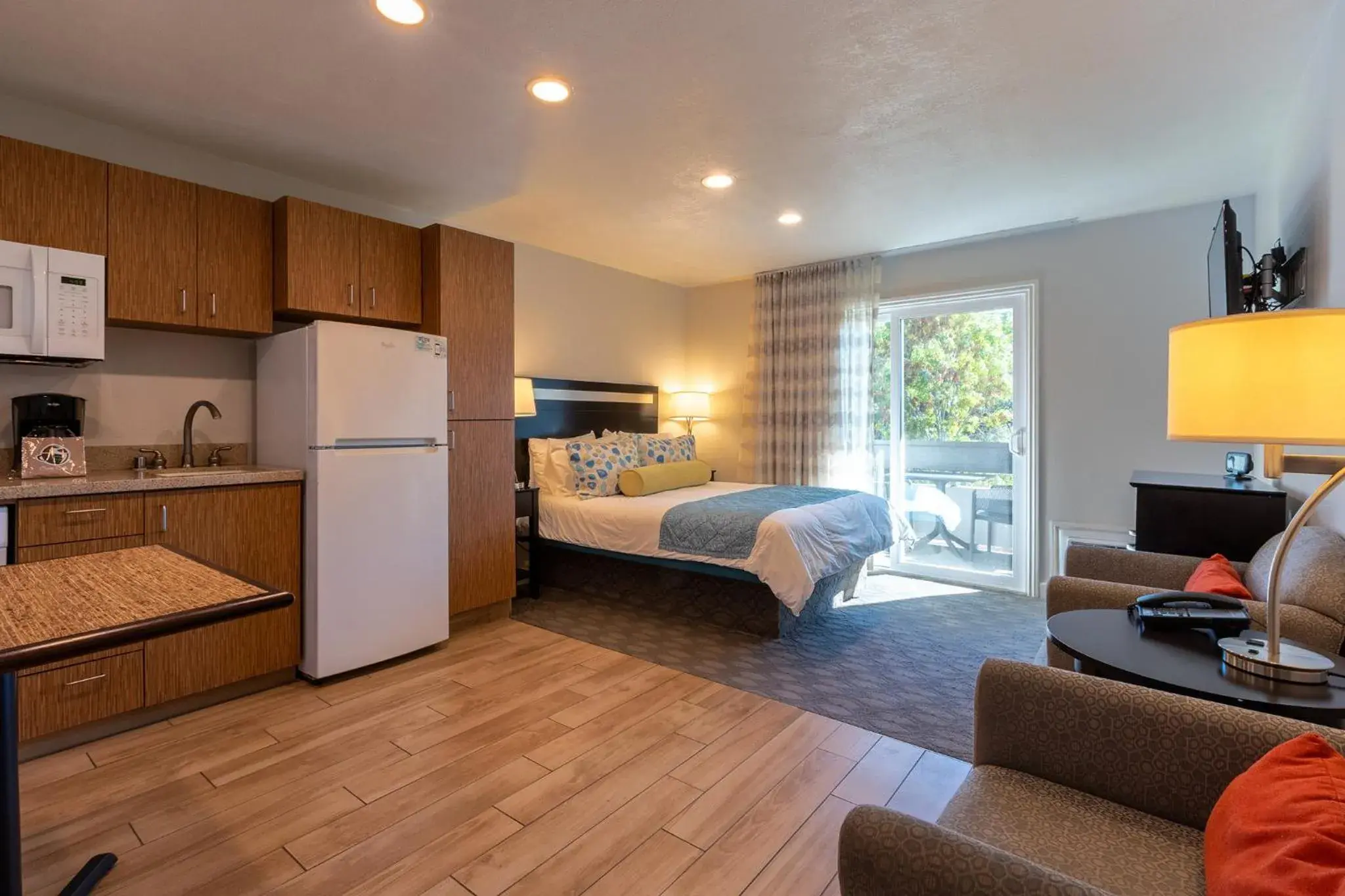 kitchen, Bed in San Clemente Inn kitchen, Bed in San Clemente Inn