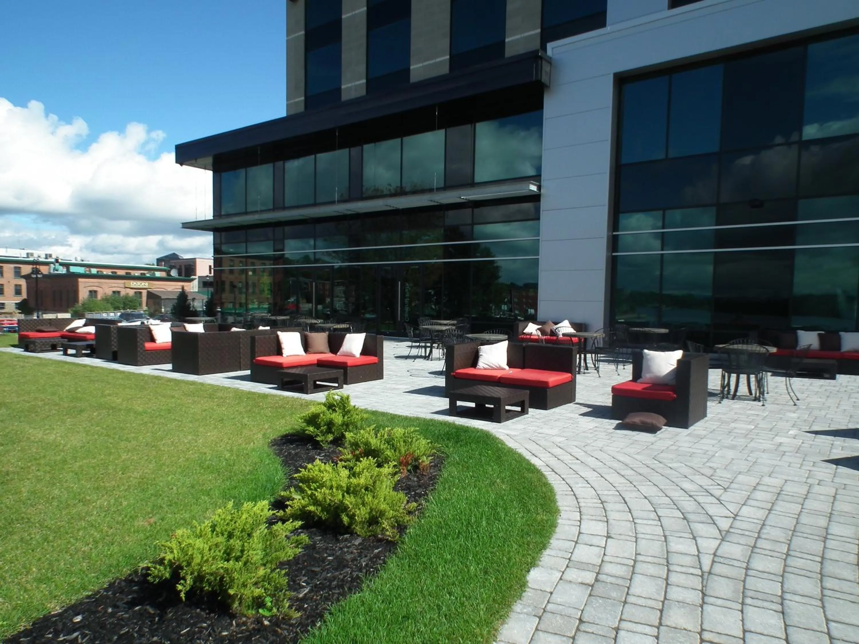Facade/entrance in Grand Hotel Times Sherbrooke