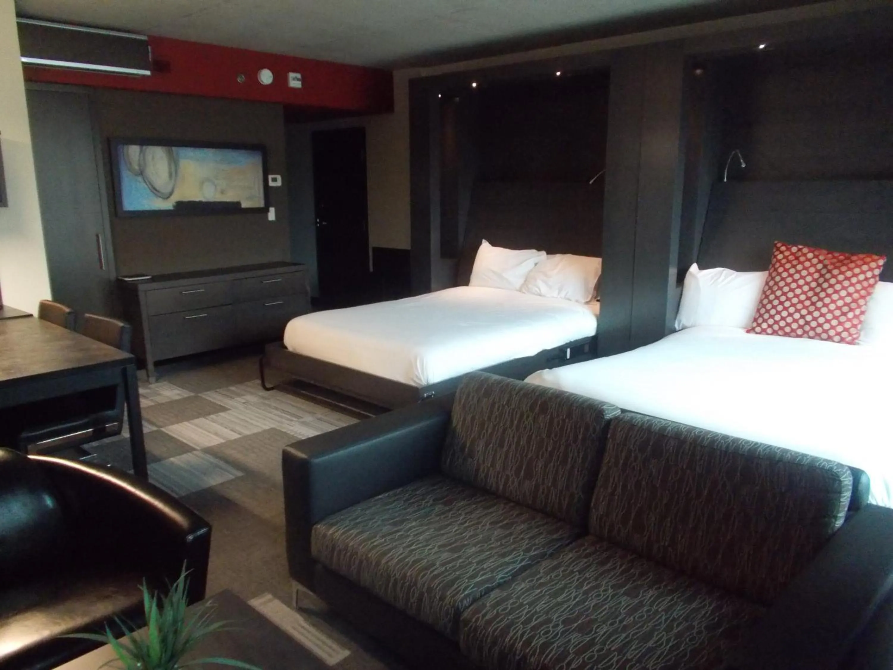 Photo of the whole room, Bed in Grand Hotel Times Sherbrooke