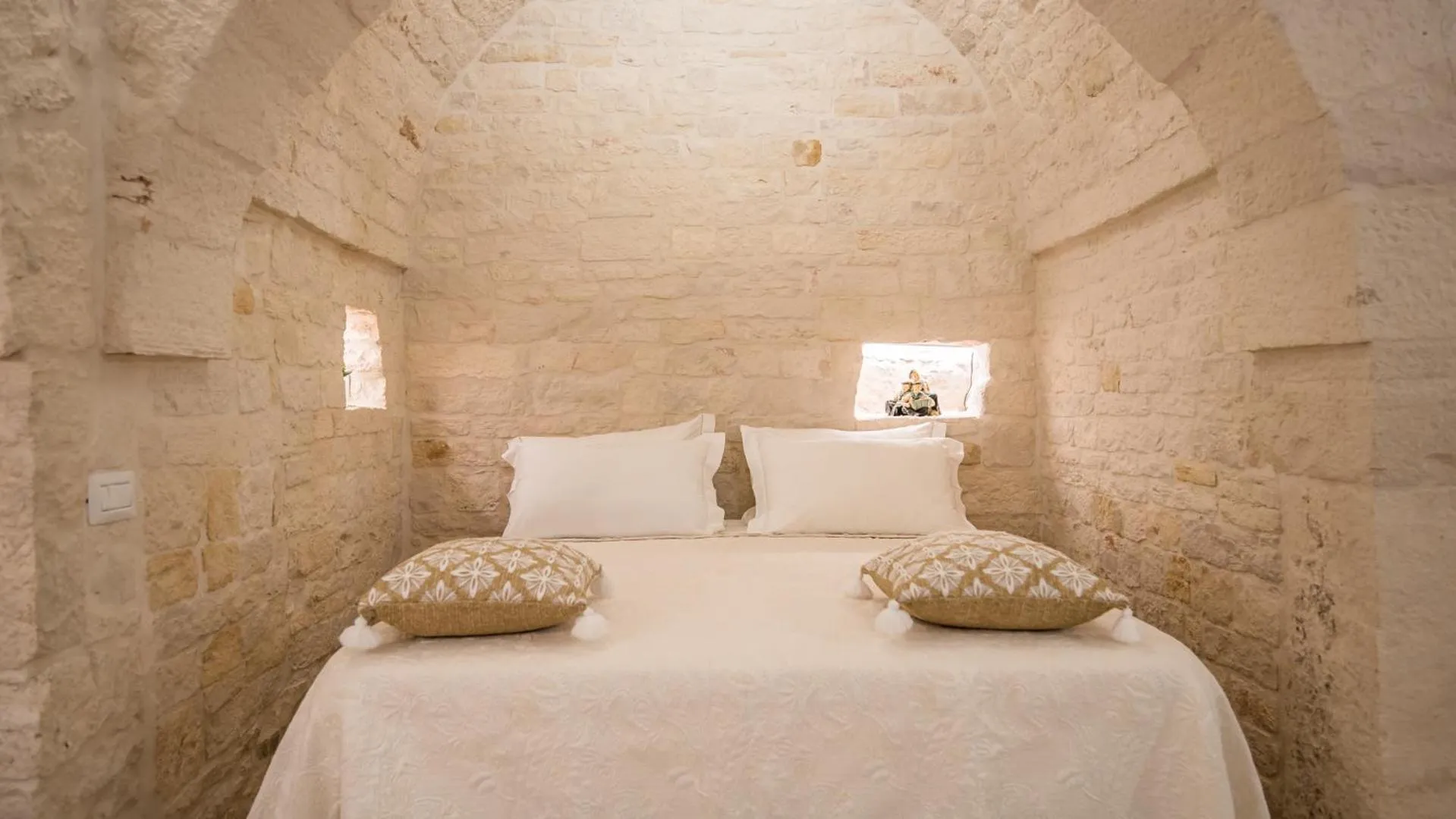 Photo of the whole room, Bed in Astra