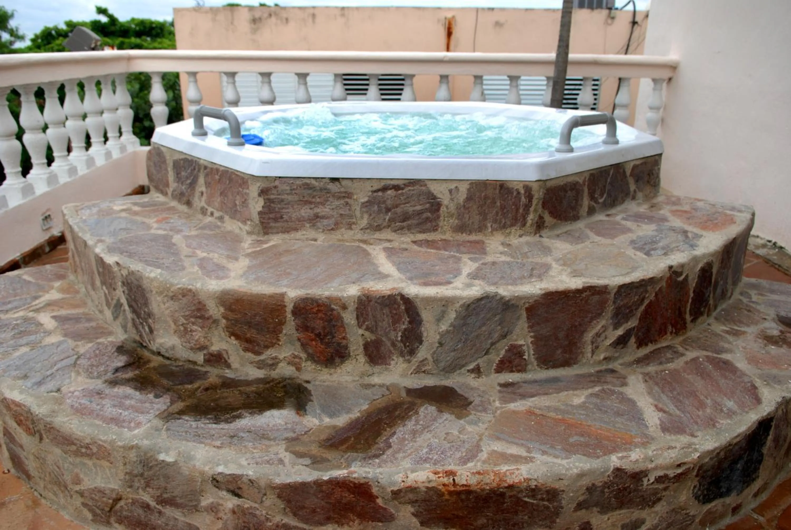 Hot Tub in Hotel Maison Gautreaux