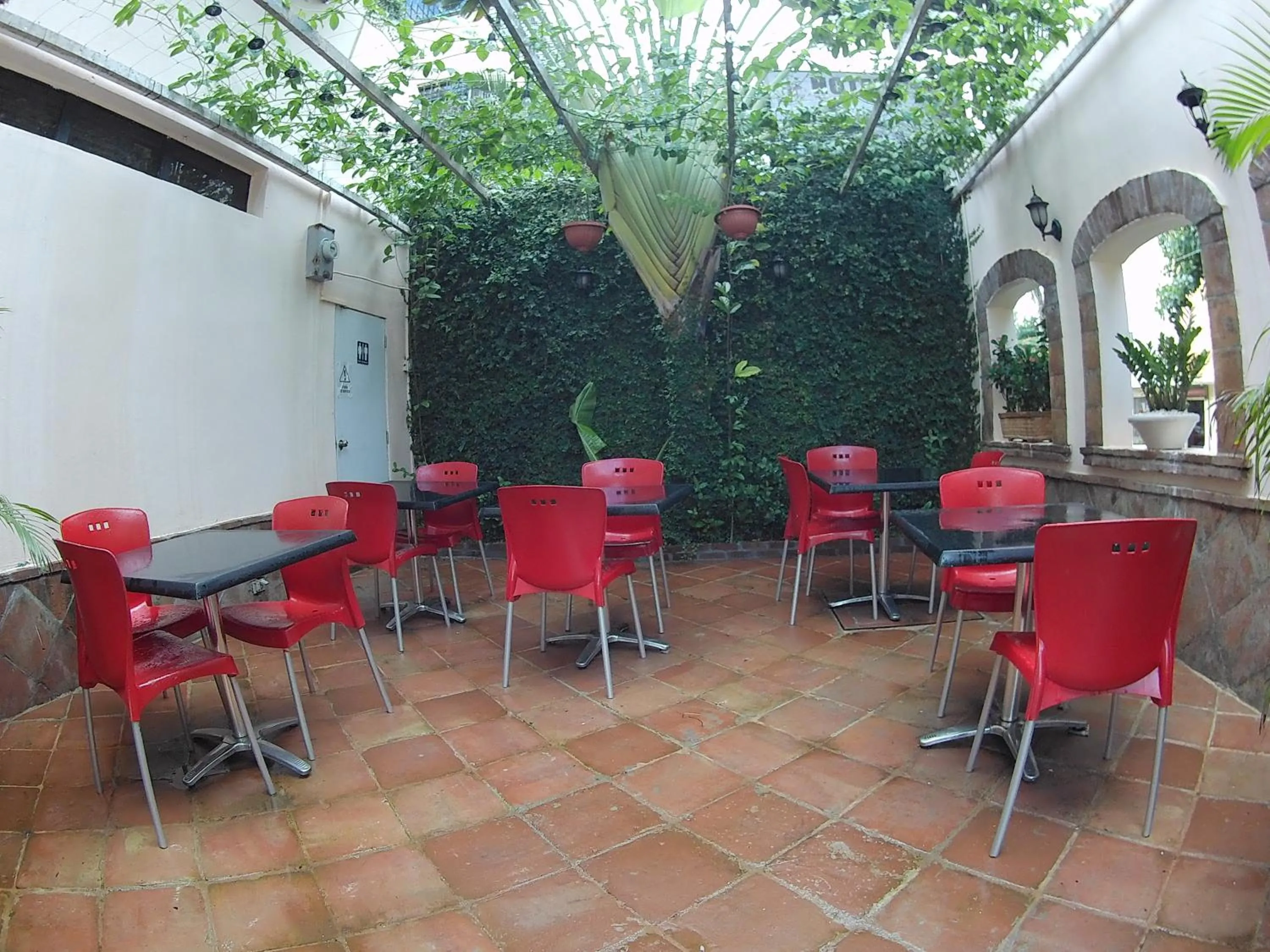Patio in Hotel Maison Gautreaux