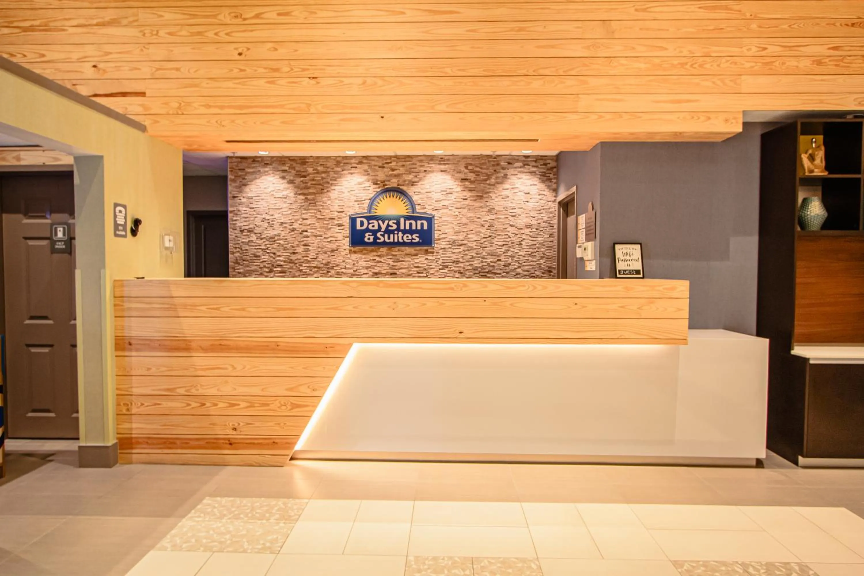 Lobby or reception in Days Inn & Suites by Wyndham Fort Myers Near JetBlue Park