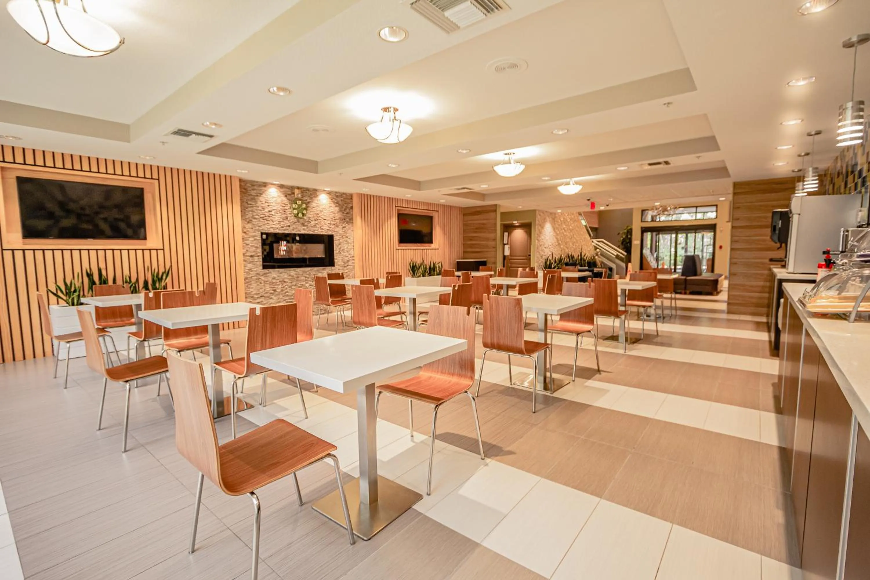 Breakfast in Days Inn & Suites by Wyndham Fort Myers Near JetBlue Park