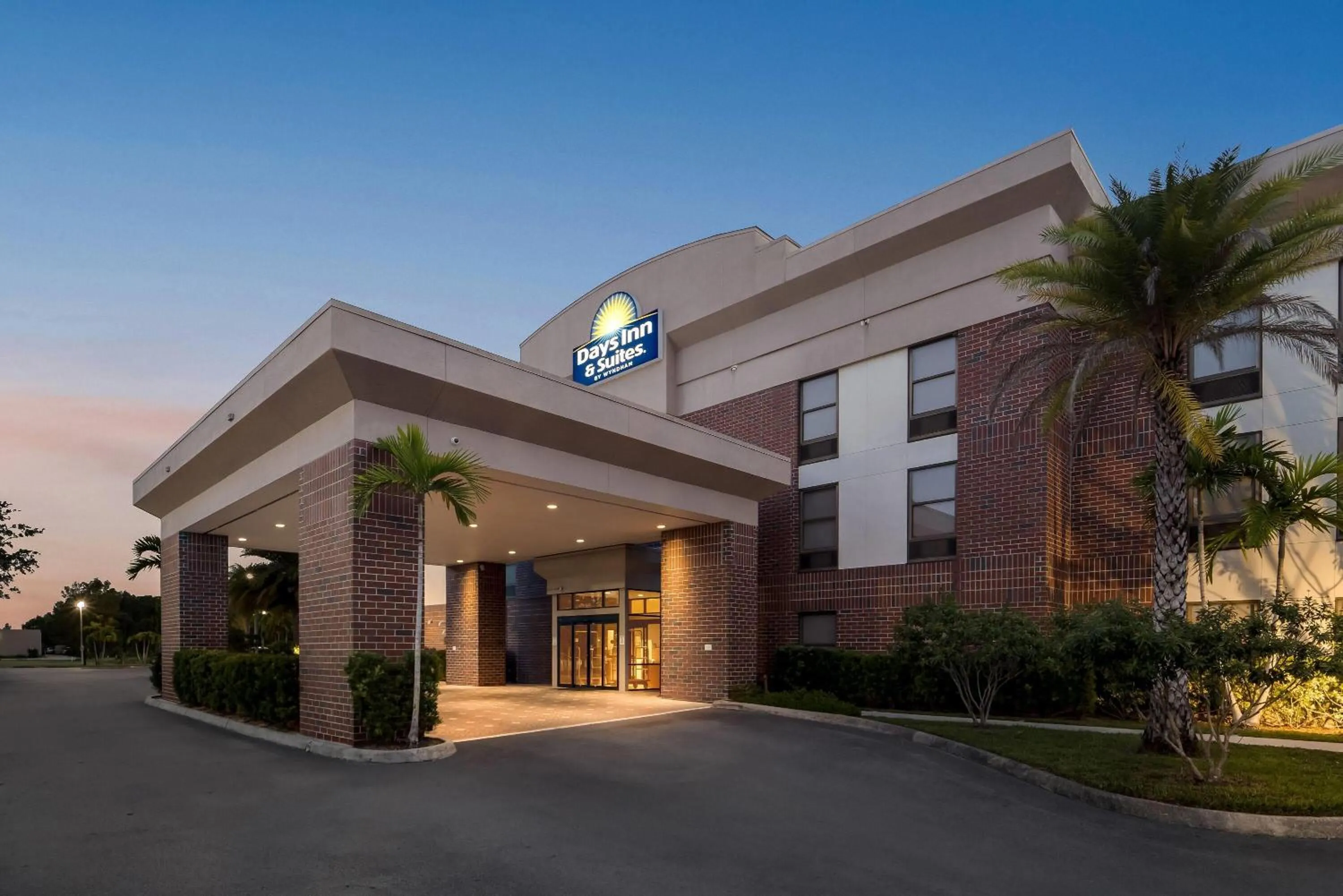 Property building in Days Inn & Suites by Wyndham Fort Myers Near JetBlue Park