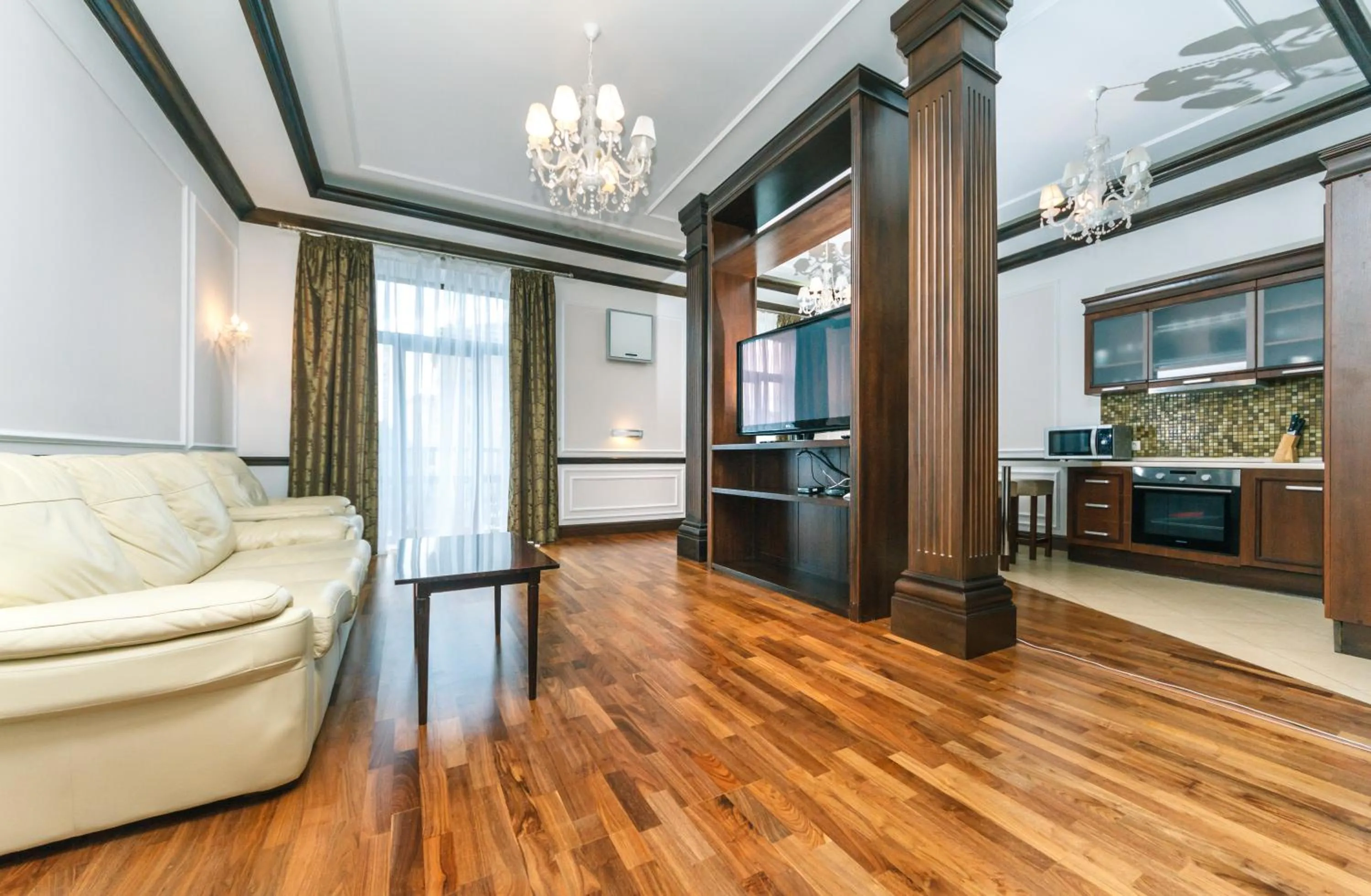 VIP apartment. Kreshatik, Maidan Nezavisimosti.