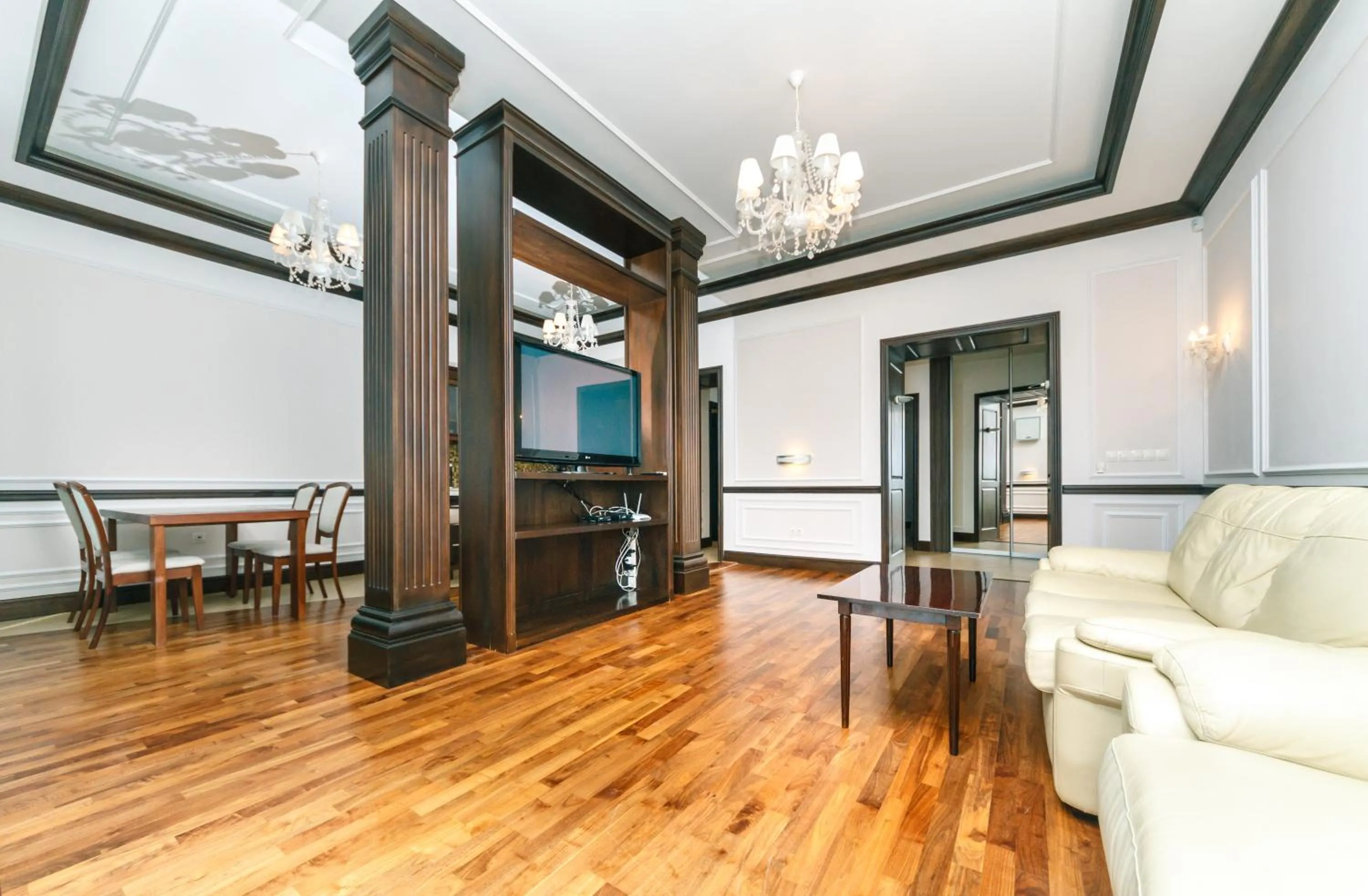 VIP apartment. Kreshatik, Maidan Nezavisimosti.
