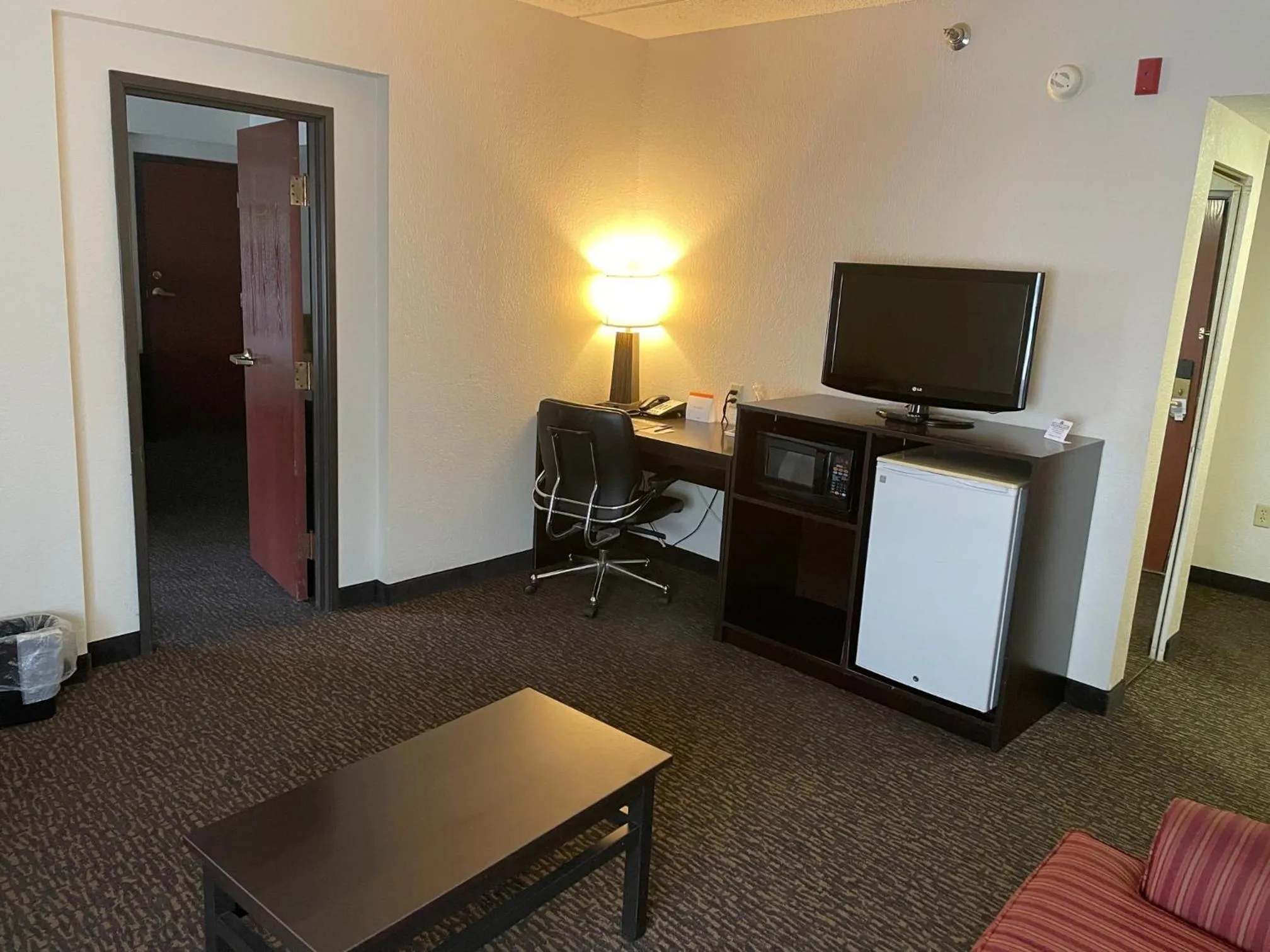 Living room in Sleep Inn & Suites near Sports World Blvd