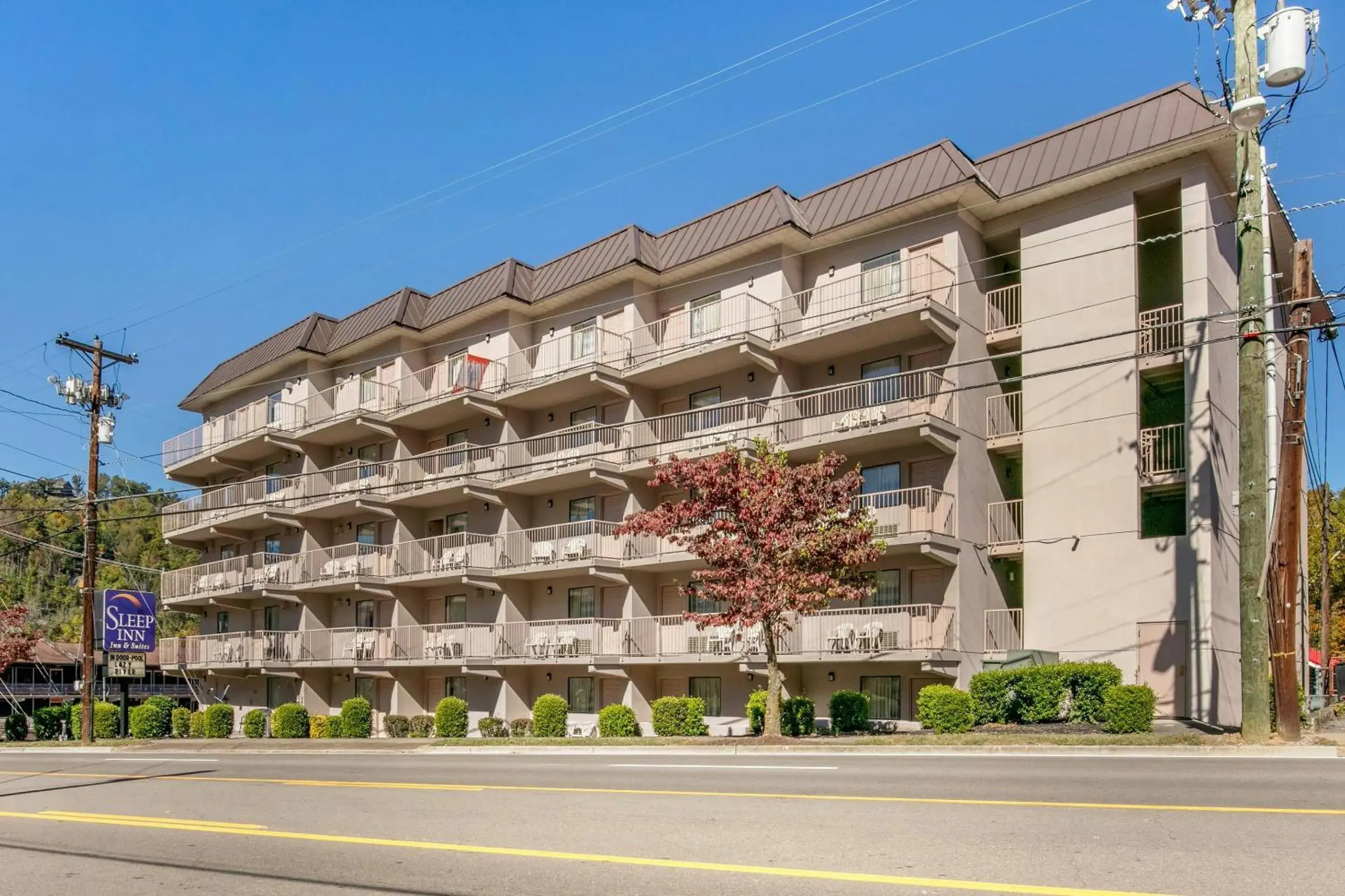 Property building in Sleep Inn & Suites near Sports World Blvd Property building in Sleep Inn & Suites near Sports World Blvd