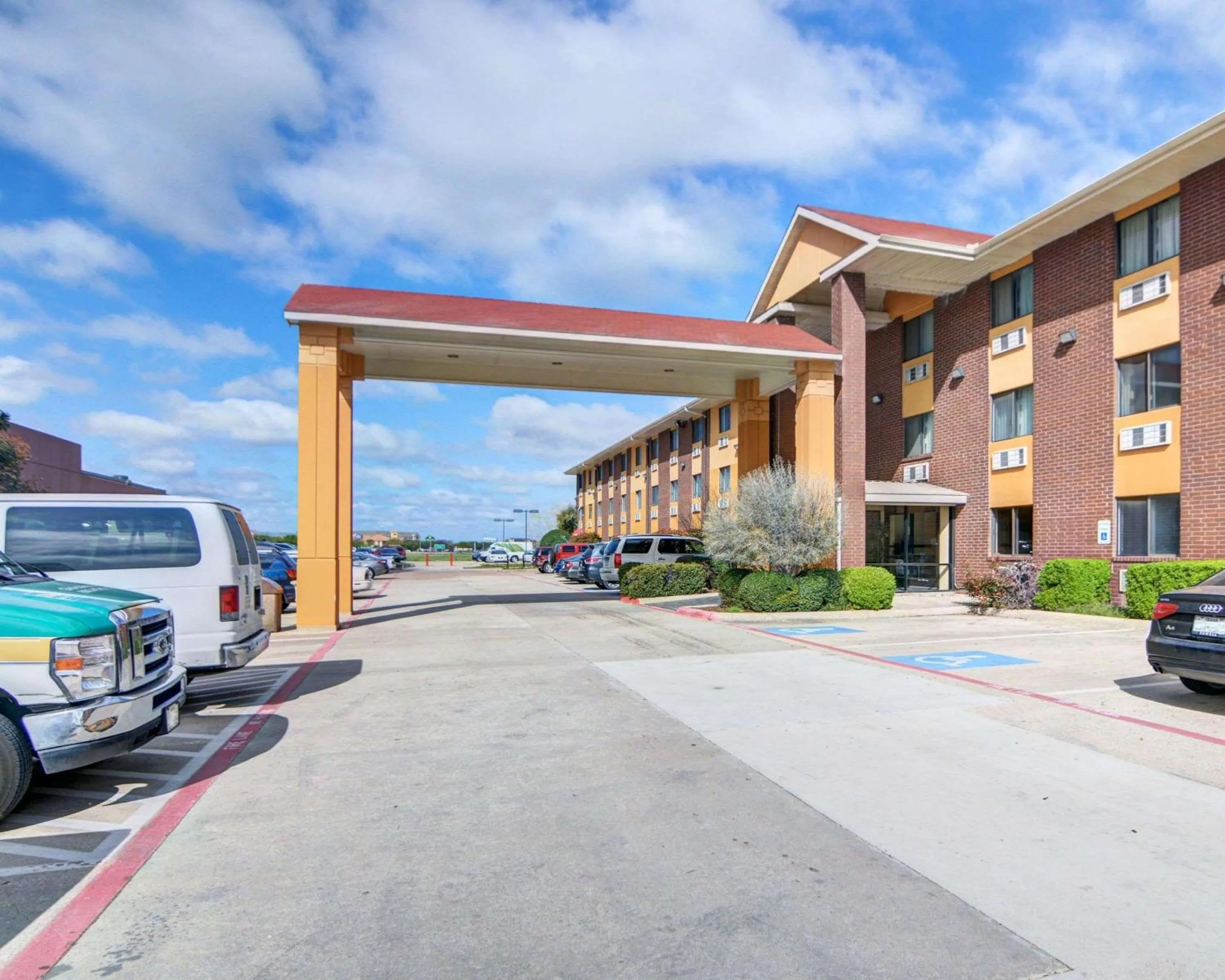 Property building in Quality Inn DFW Airport North - Irving