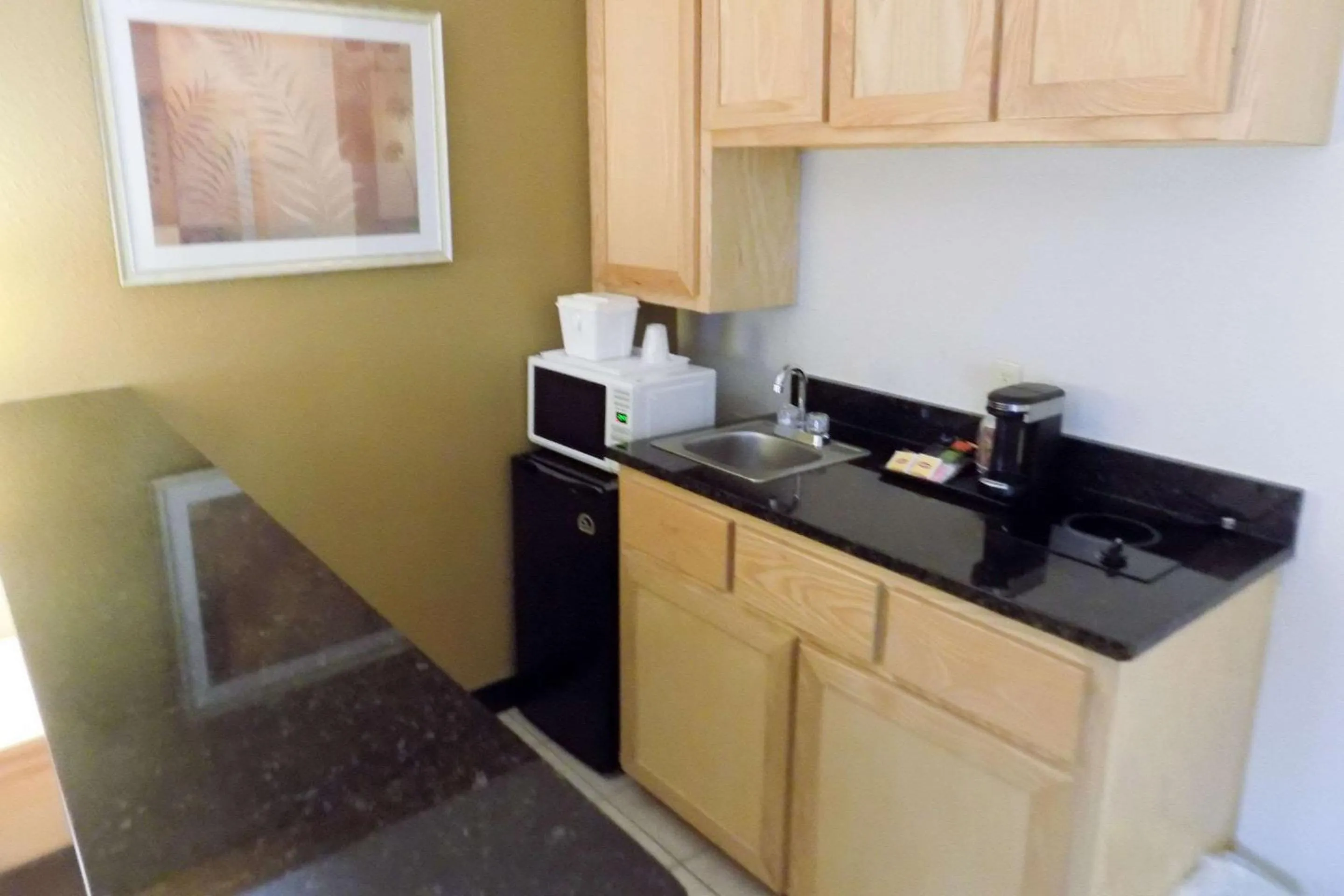 Bedroom in Quality Inn DFW Airport North - Irving