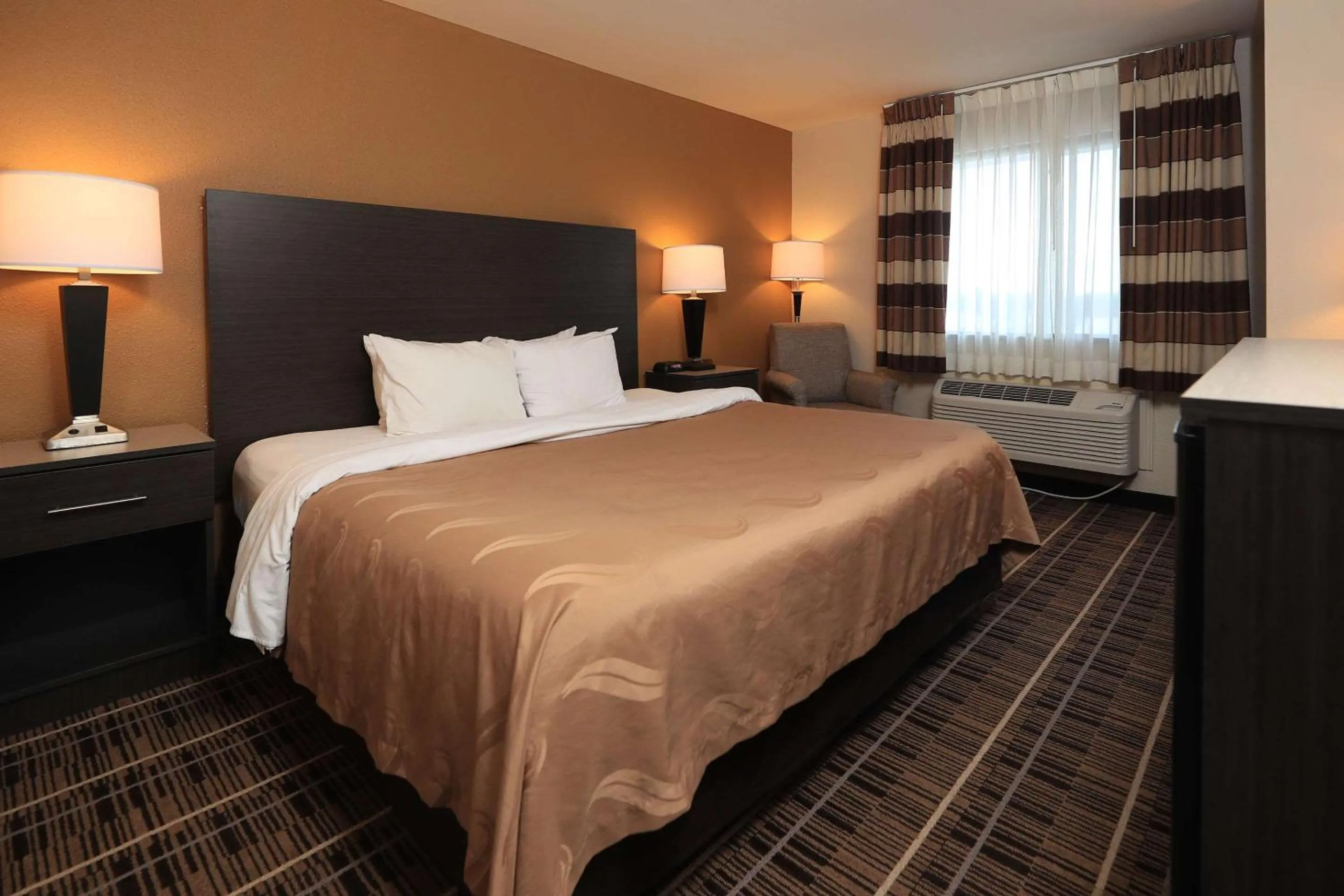 Bedroom, Bed in Quality Inn DFW Airport North - Irving