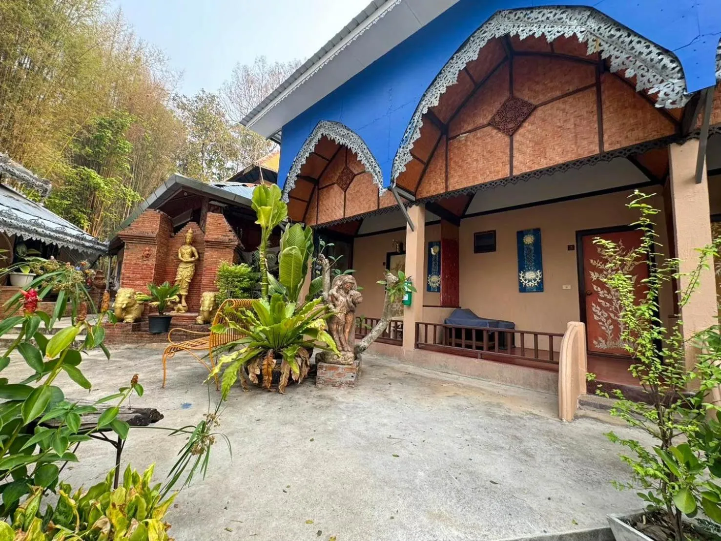 Garden in Phu Jaya Floresta Resort by ALPHATEL PARTNER