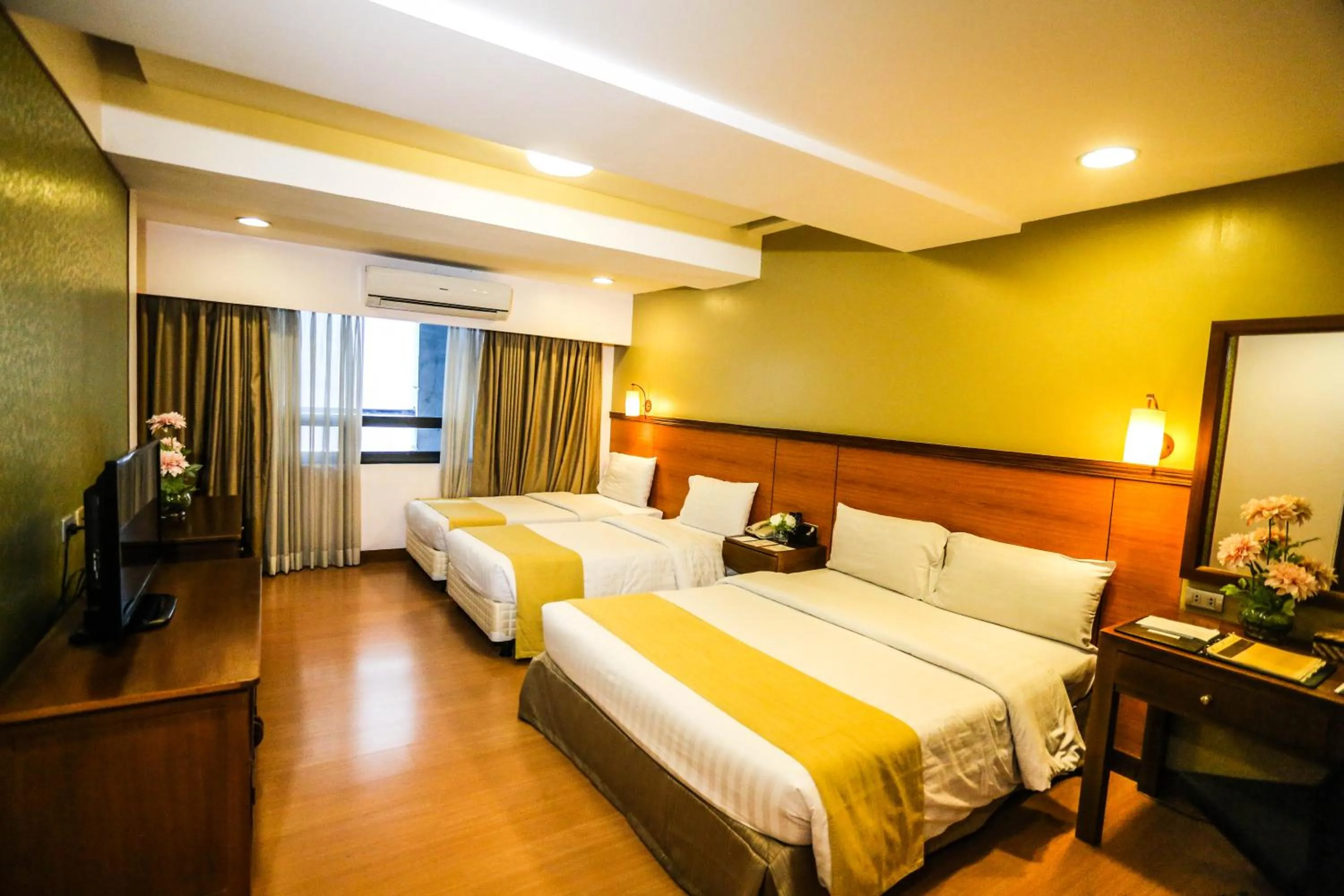 Bedroom, Bed in The Malayan Plaza Hotel