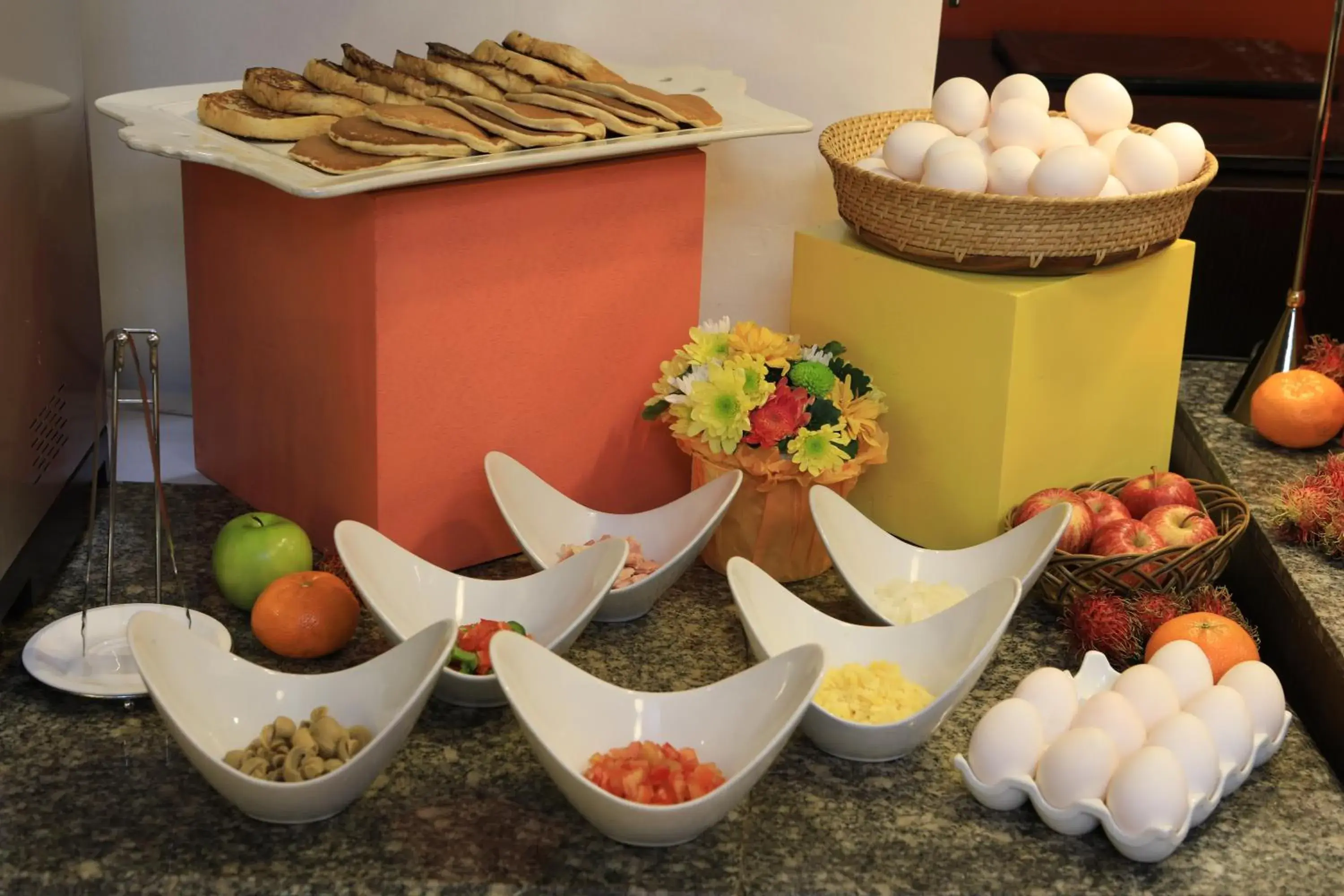 Restaurant/places to eat in The Malayan Plaza Hotel Restaurant/places to eat in The Malayan Plaza Hotel