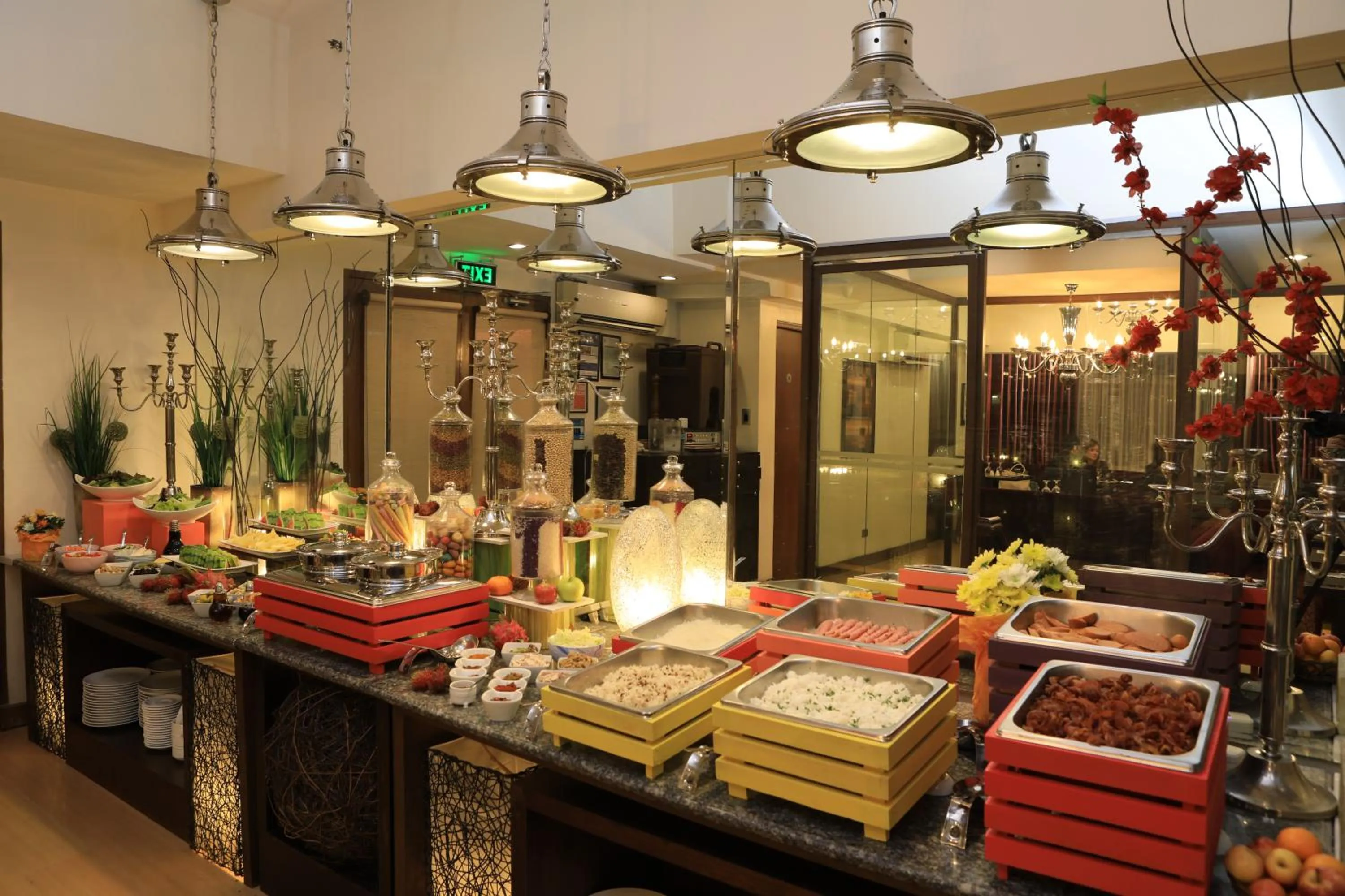 Restaurant/places to eat in The Malayan Plaza Hotel