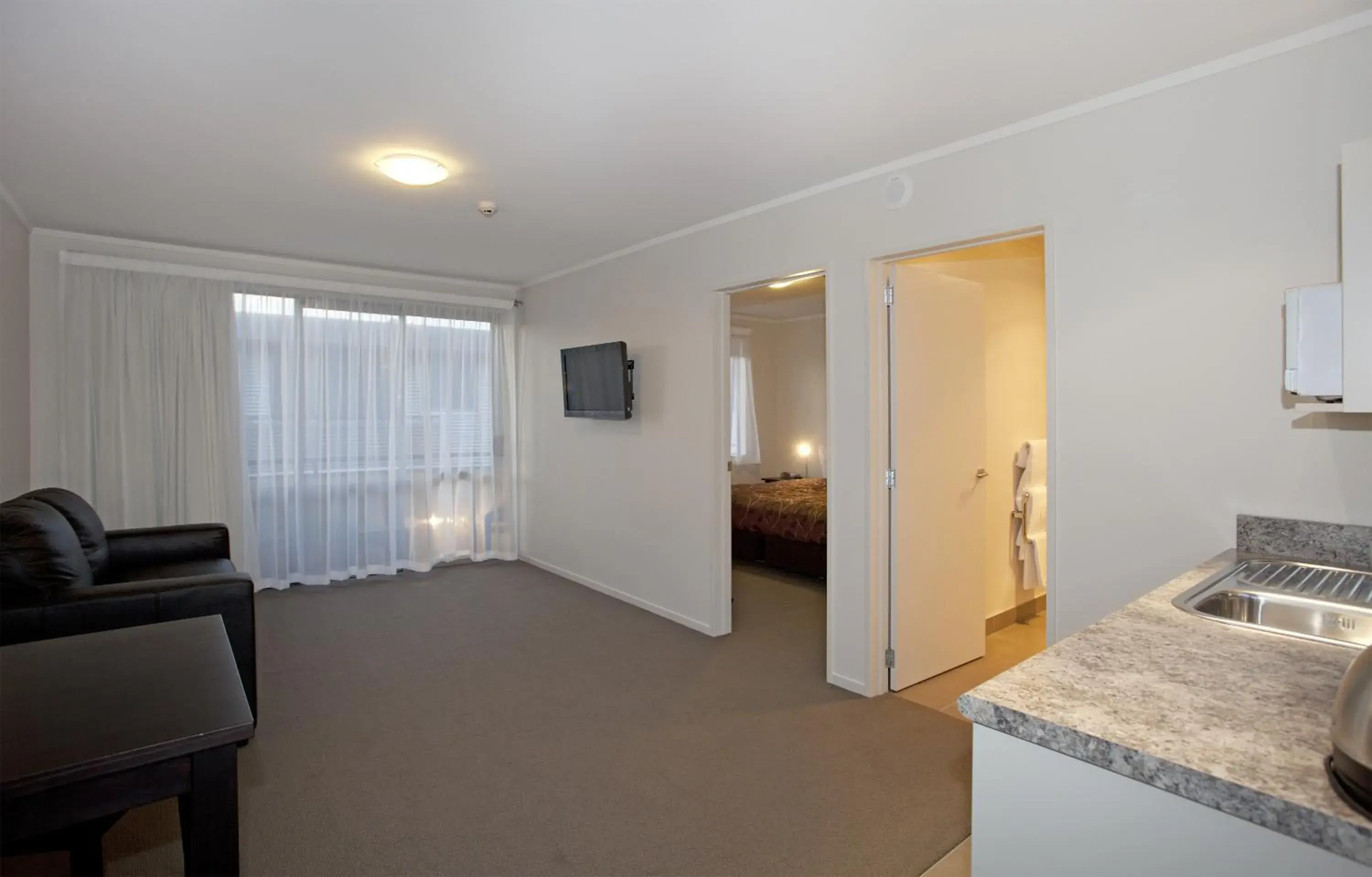 TV and multimedia, Bed in Atrium On Ulster TV and multimedia, Bed in Atrium On Ulster