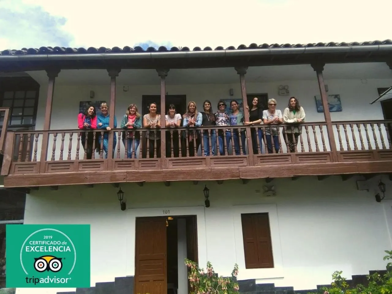 group of guests in RHOUSE Calca