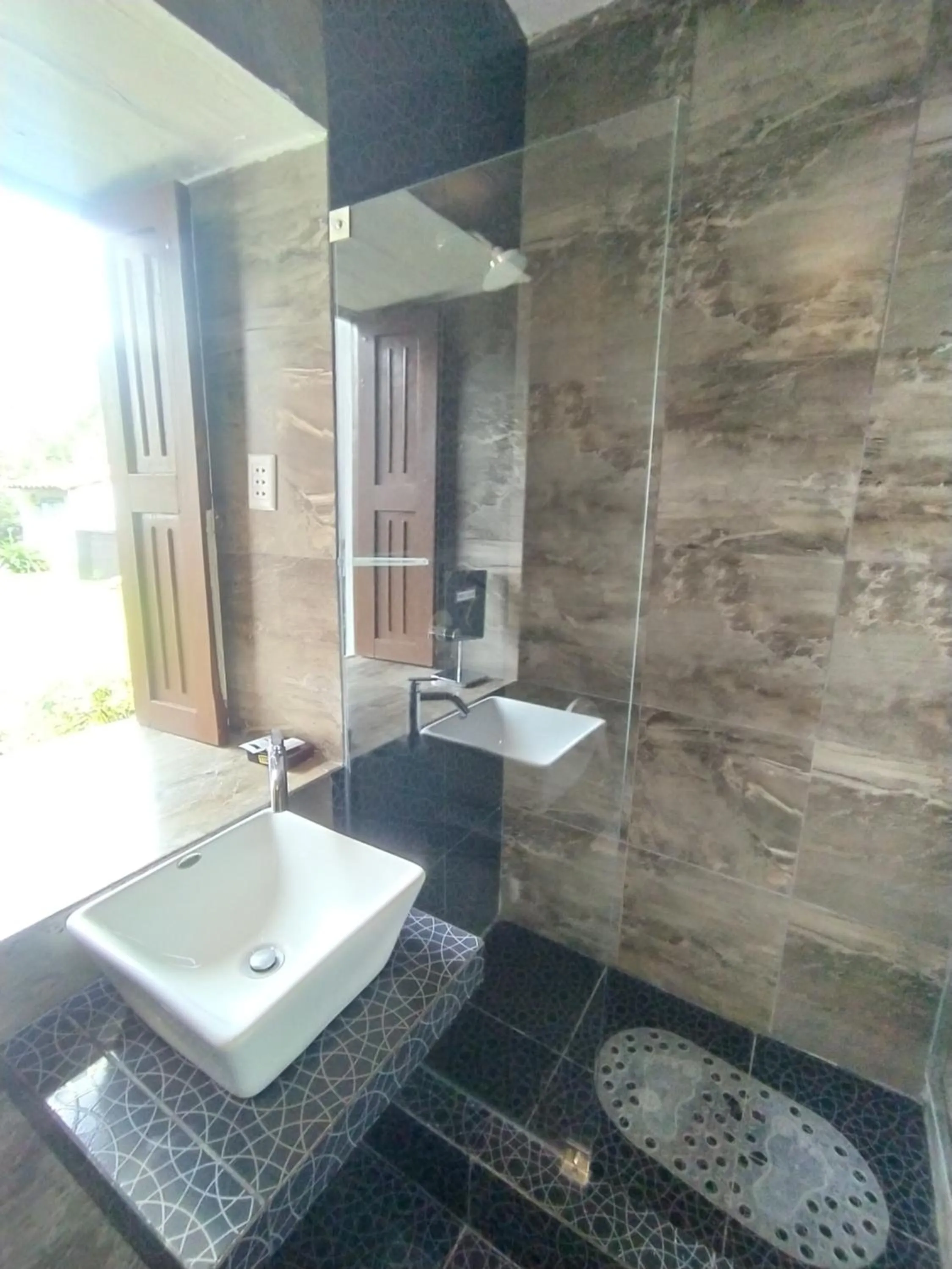 Shower in RHOUSE Calca