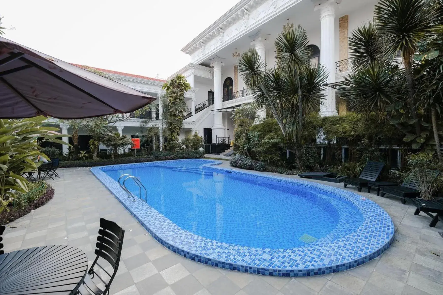 Pool view, Swimming Pool in The Grand Palace Hotel Yogyakarta